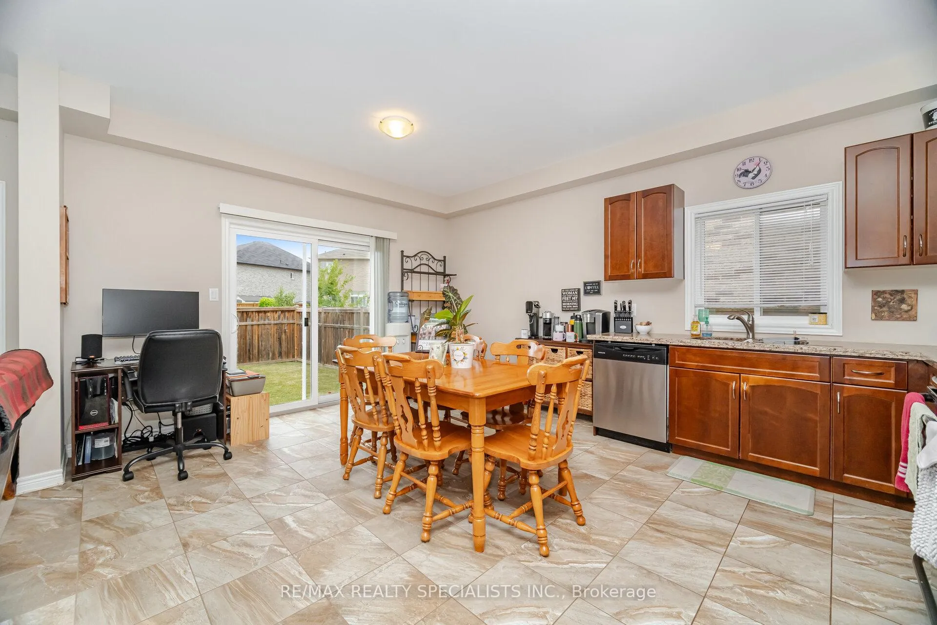 Photo 20 of 118 Lampman Drive, Grimsby, Grimsby West — HOMEH