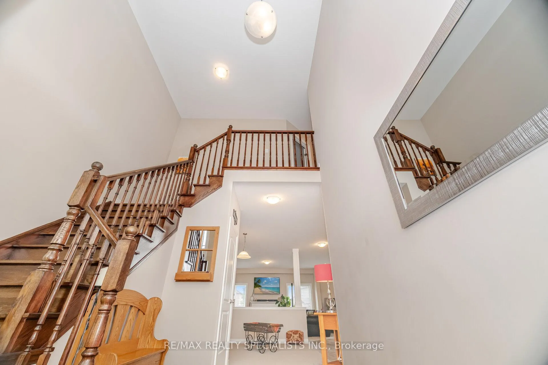 Photo 24 of 118 Lampman Drive, Grimsby, Grimsby West — HOMEH