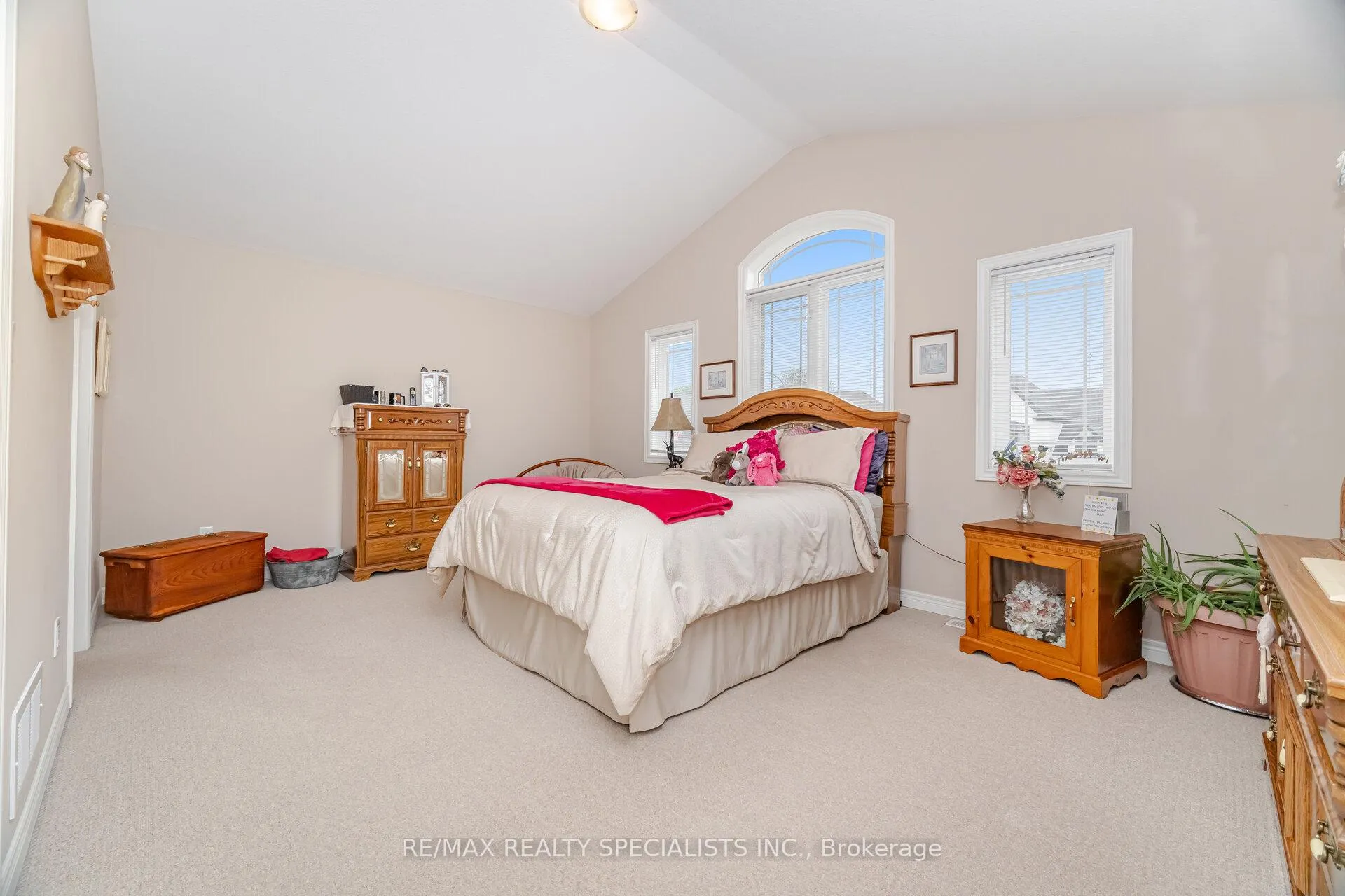 Photo 26 of 118 Lampman Drive, Grimsby, Grimsby West — HOMEH