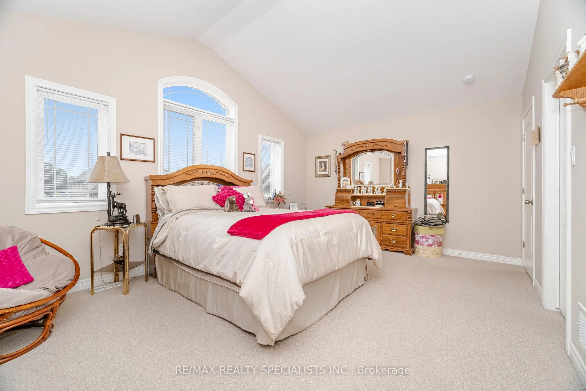 Photo 27 of 118 Lampman Drive, Grimsby, Grimsby West — HOMEH