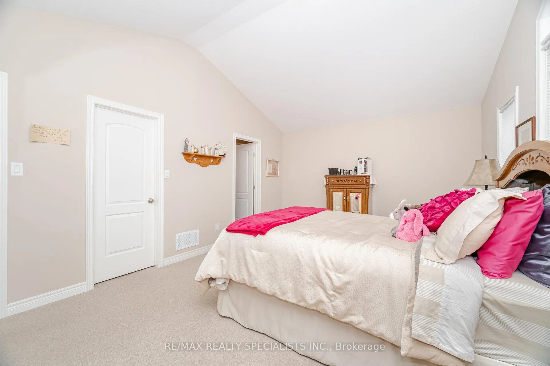 Photo 28 of 118 Lampman Drive, Grimsby, Grimsby West — HOMEH