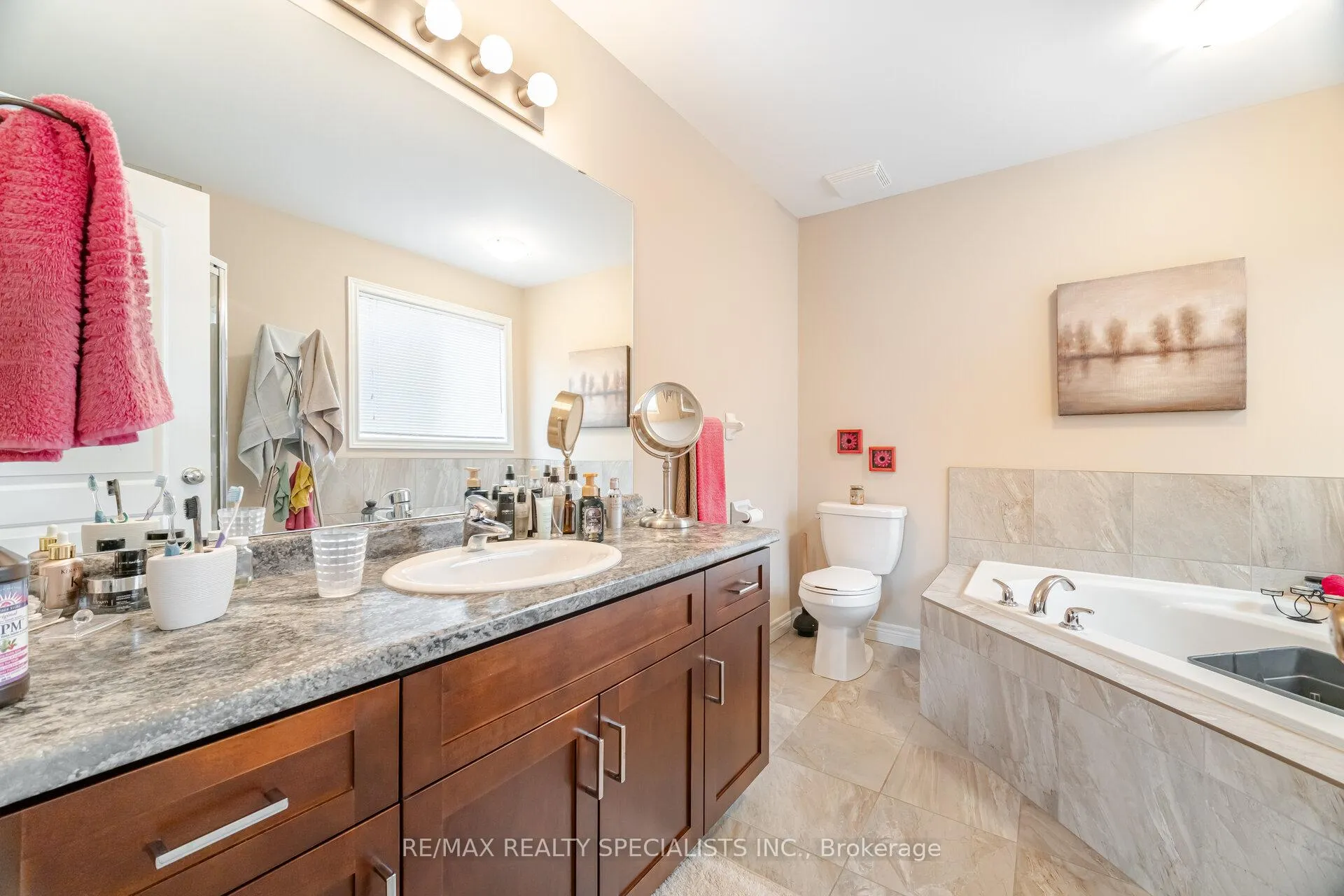 Photo 29 of 118 Lampman Drive, Grimsby, Grimsby West — HOMEH