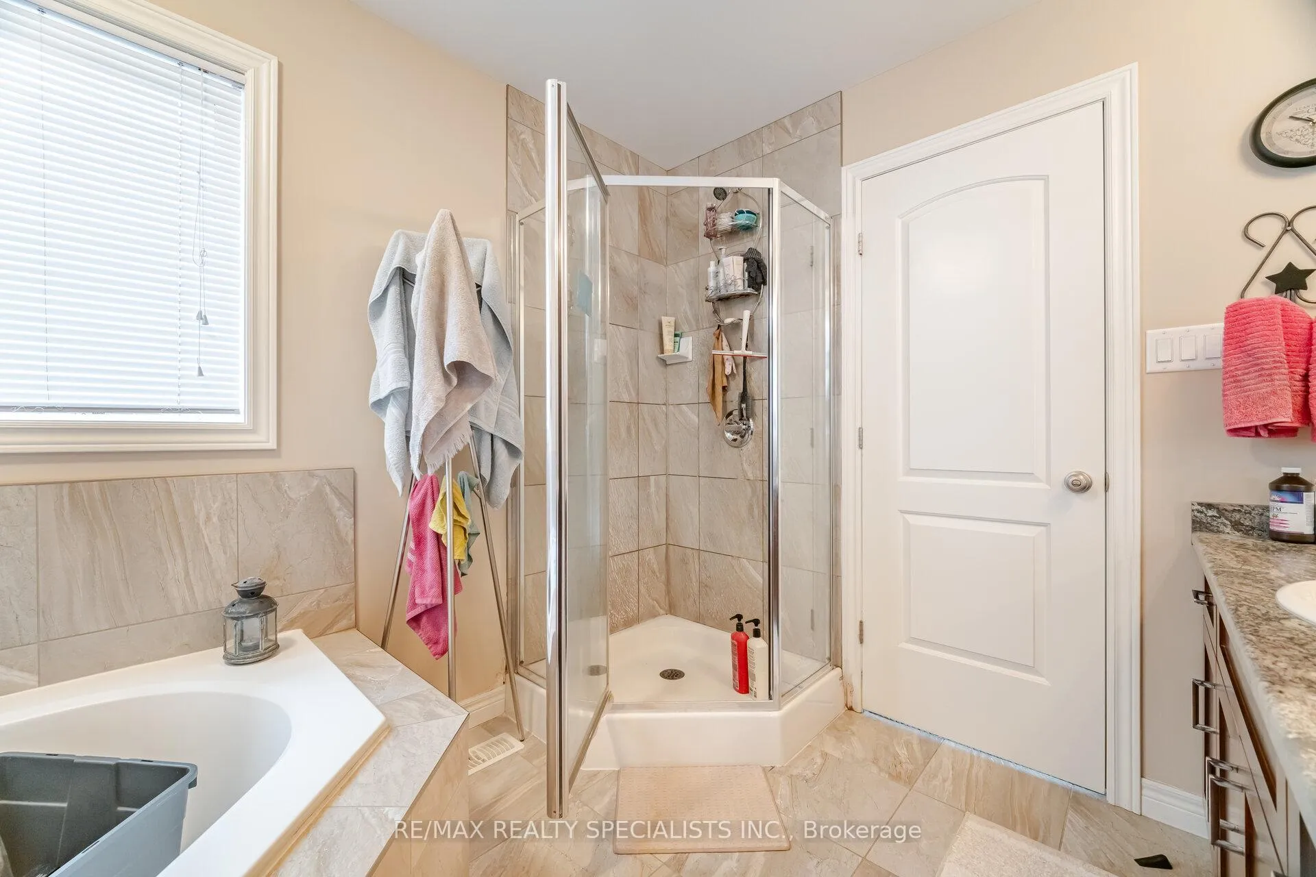 Photo 30 of 118 Lampman Drive, Grimsby, Grimsby West — HOMEH