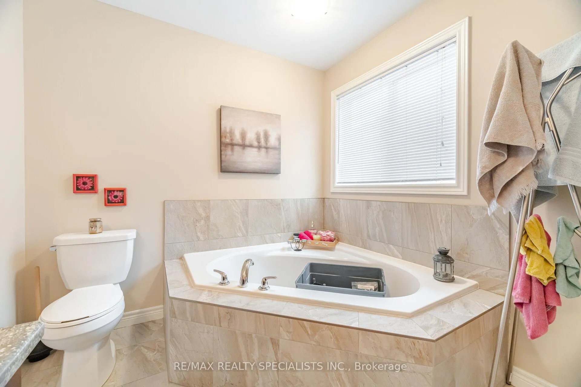 Photo 31 of 118 Lampman Drive, Grimsby, Grimsby West — HOMEH