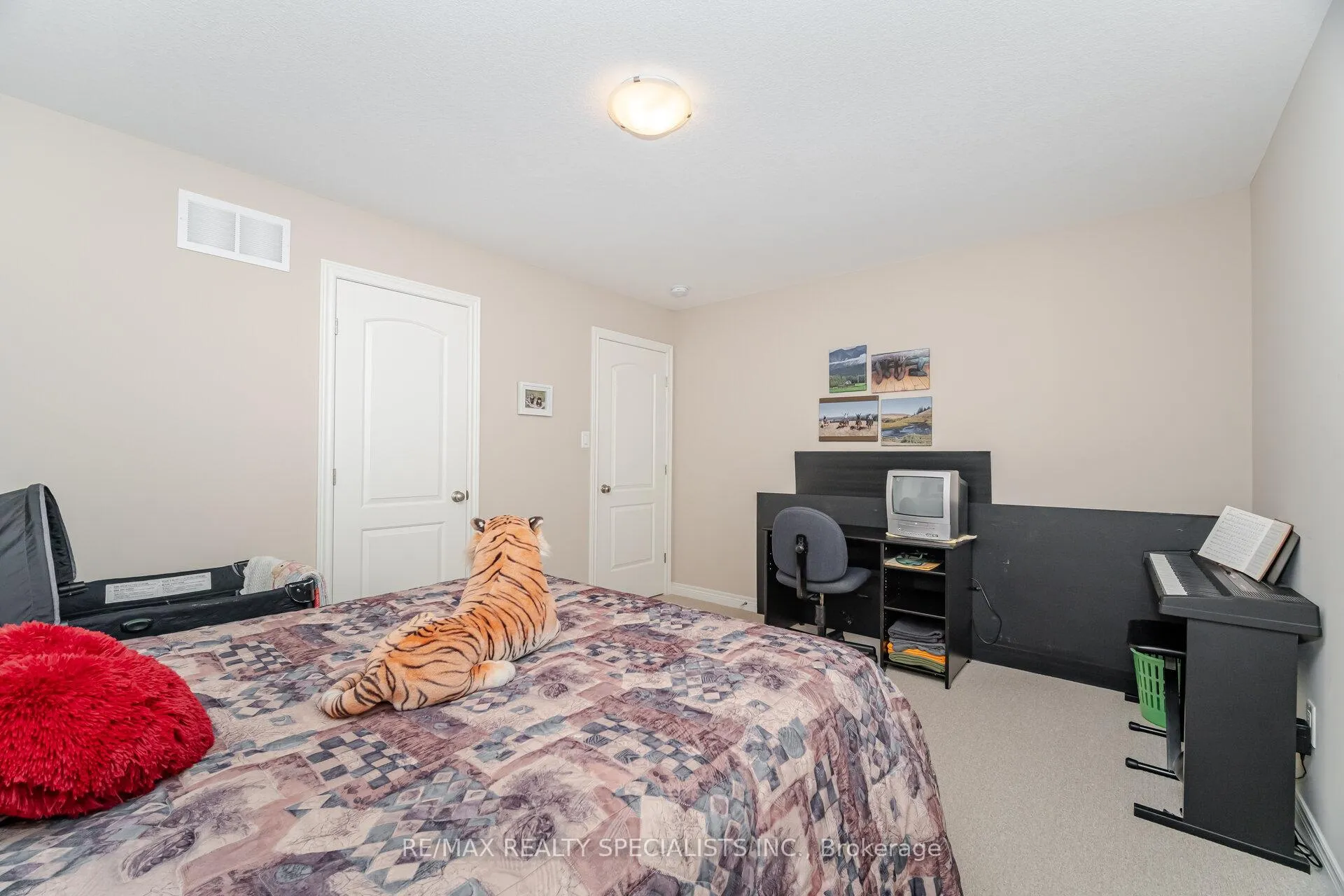 Photo 34 of 118 Lampman Drive, Grimsby, Grimsby West — HOMEH