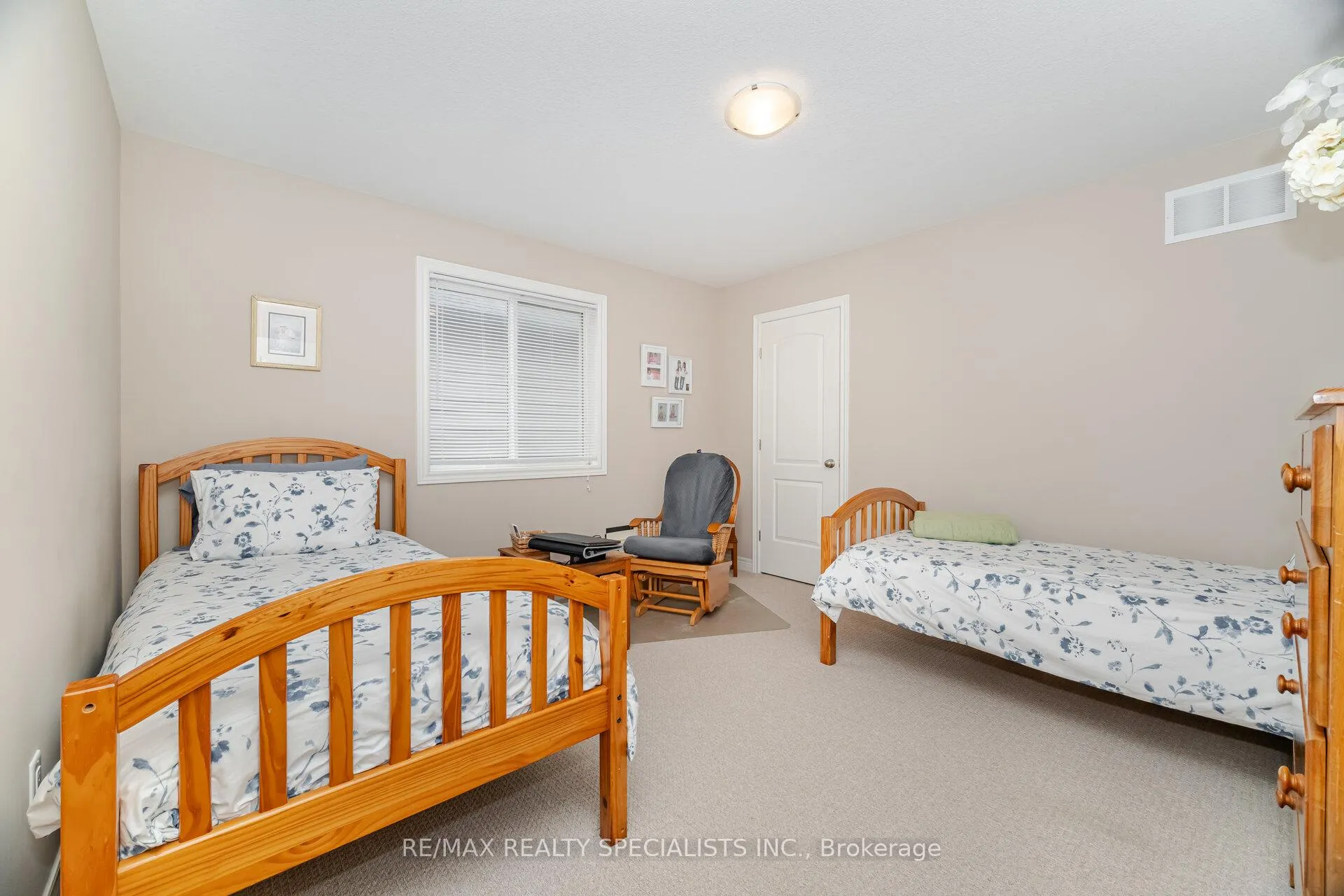 Photo 35 of 118 Lampman Drive, Grimsby, Grimsby West — HOMEH