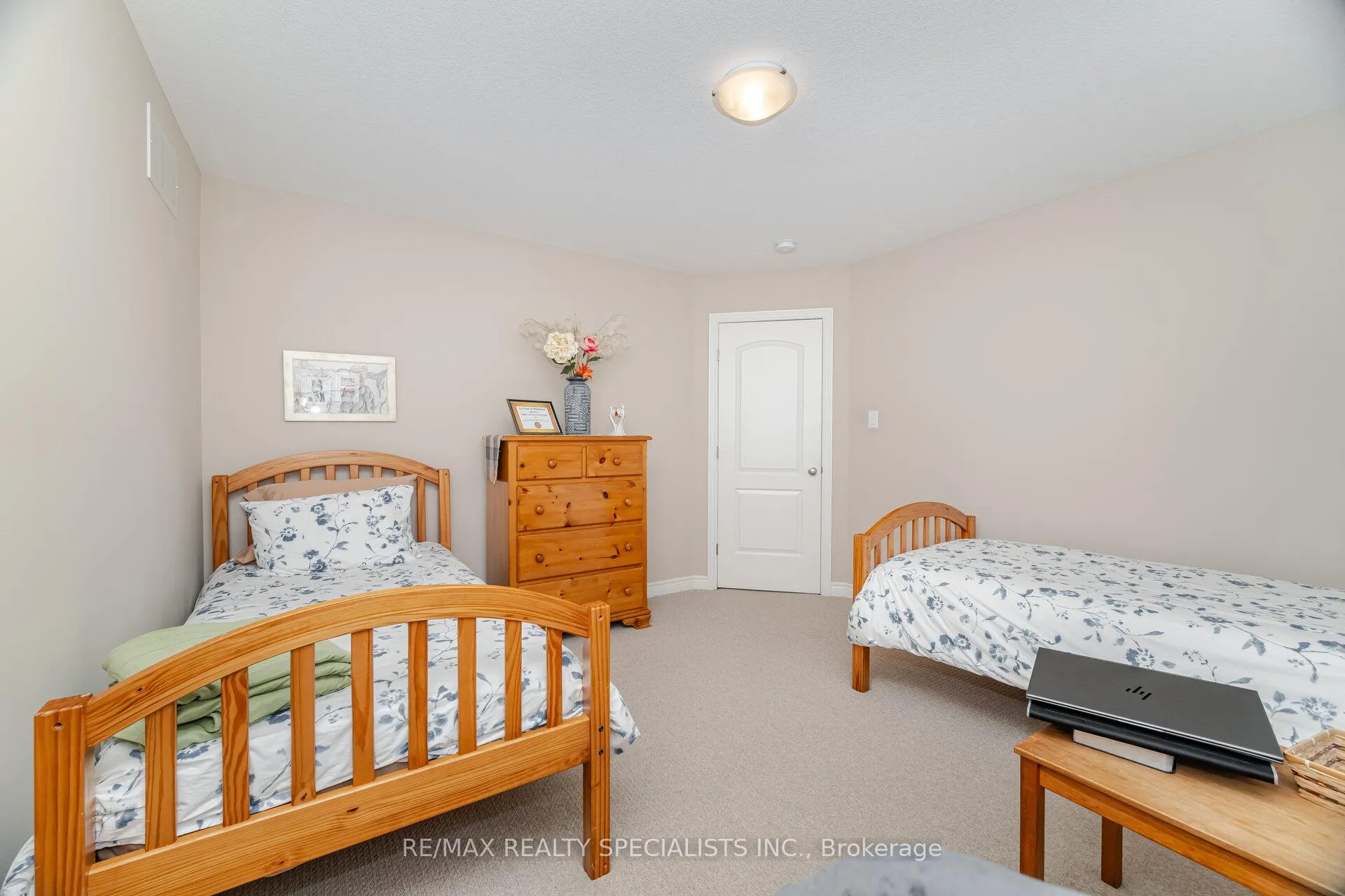 Photo 36 of 118 Lampman Drive, Grimsby, Grimsby West — HOMEH
