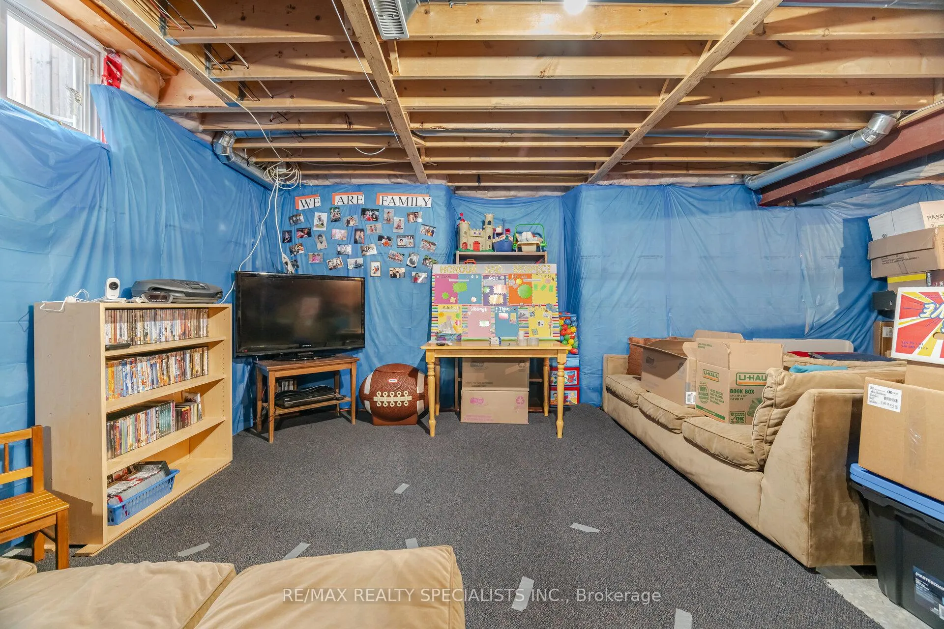 Photo 44 of 118 Lampman Drive, Grimsby, Grimsby West — HOMEH
