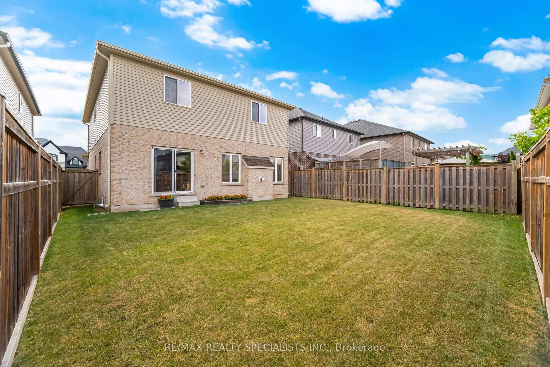 Photo 49 of 118 Lampman Drive, Grimsby, Grimsby West — HOMEH
