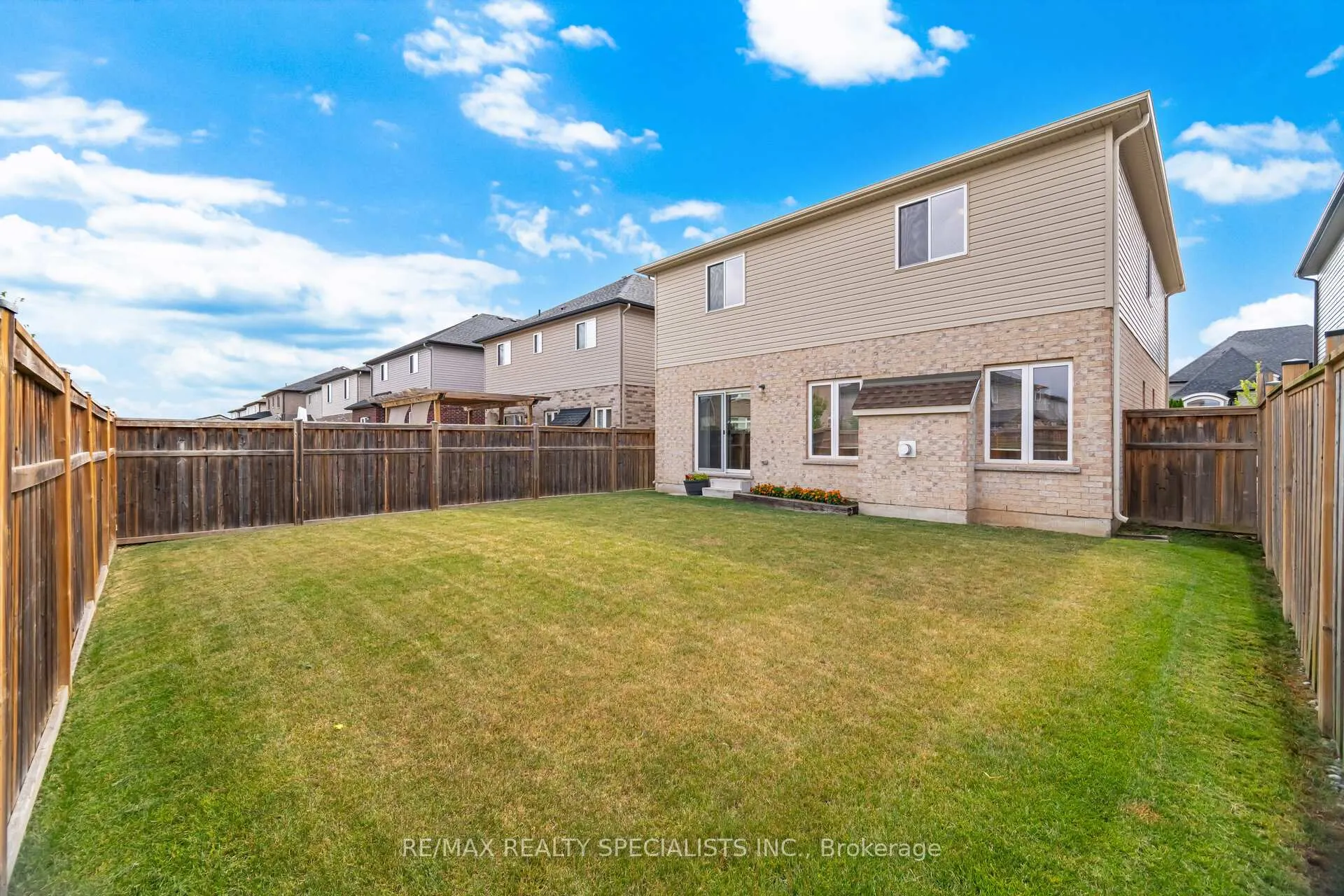 Photo 50 of 118 Lampman Drive, Grimsby, Grimsby West — HOMEH