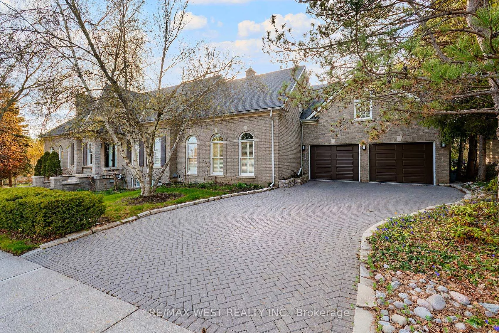 Front of 5 Humberview Drive