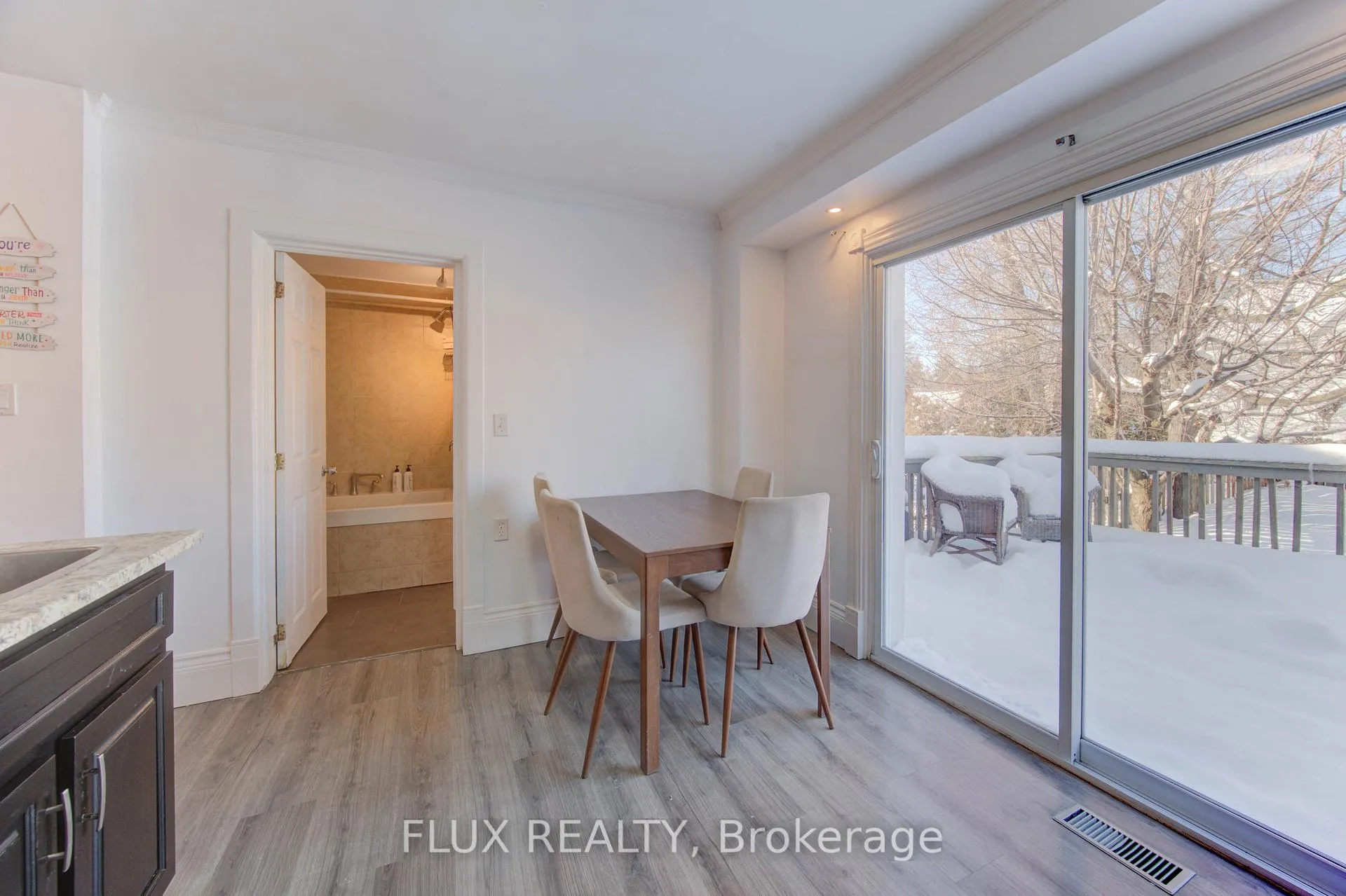 Photo 11 of 88 Wellington Street N, Kitchener, Mount Hope Huron Park — HOMEH