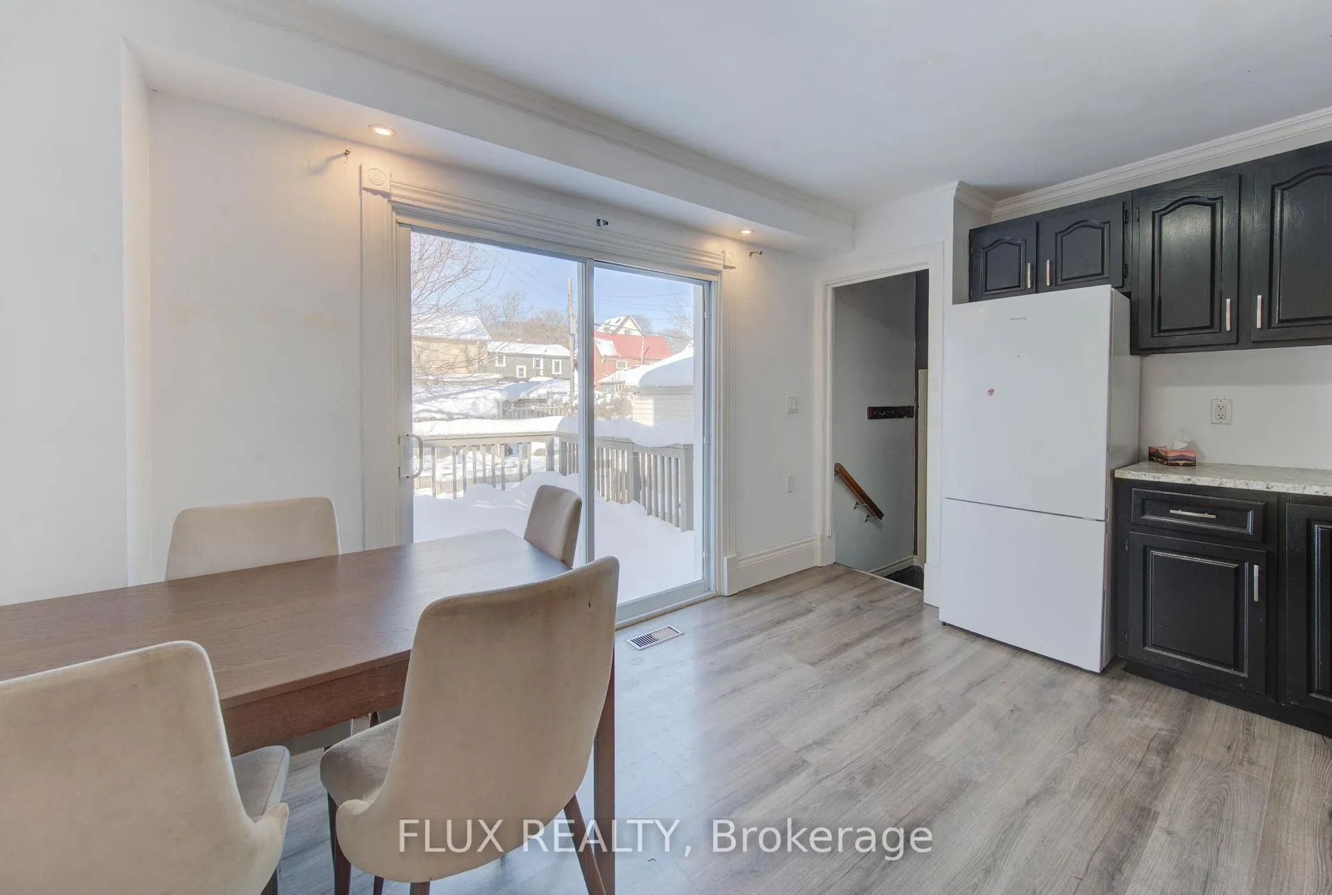 Photo 13 of 88 Wellington Street N, Kitchener, Mount Hope Huron Park — HOMEH
