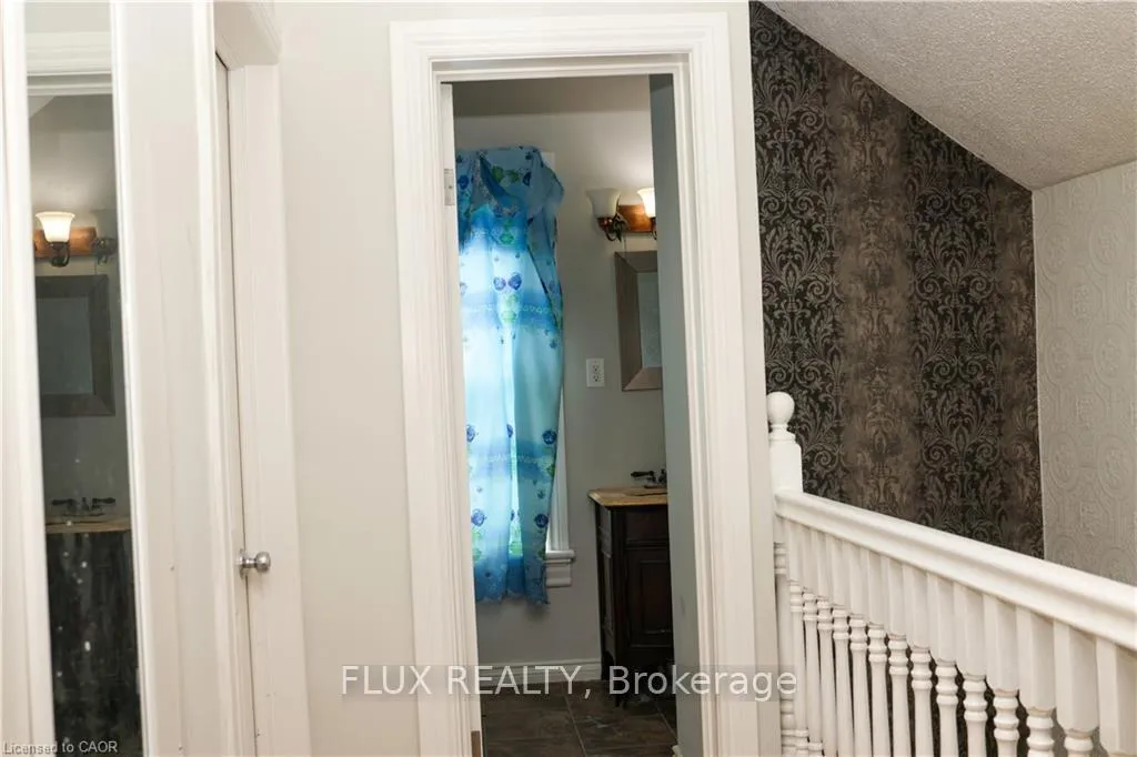 Photo 23 of 88 Wellington Street N, Kitchener, Mount Hope Huron Park — HOMEH