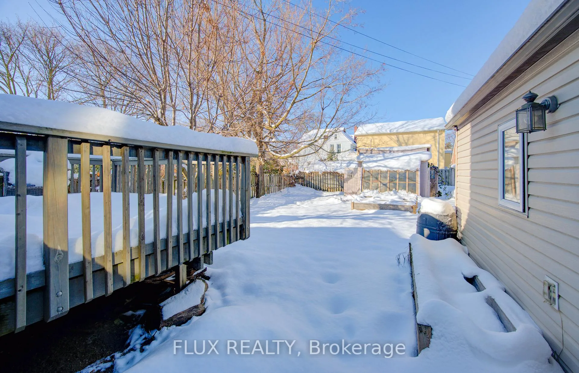 Photo 32 of 88 Wellington Street N, Kitchener, Mount Hope Huron Park — HOMEH