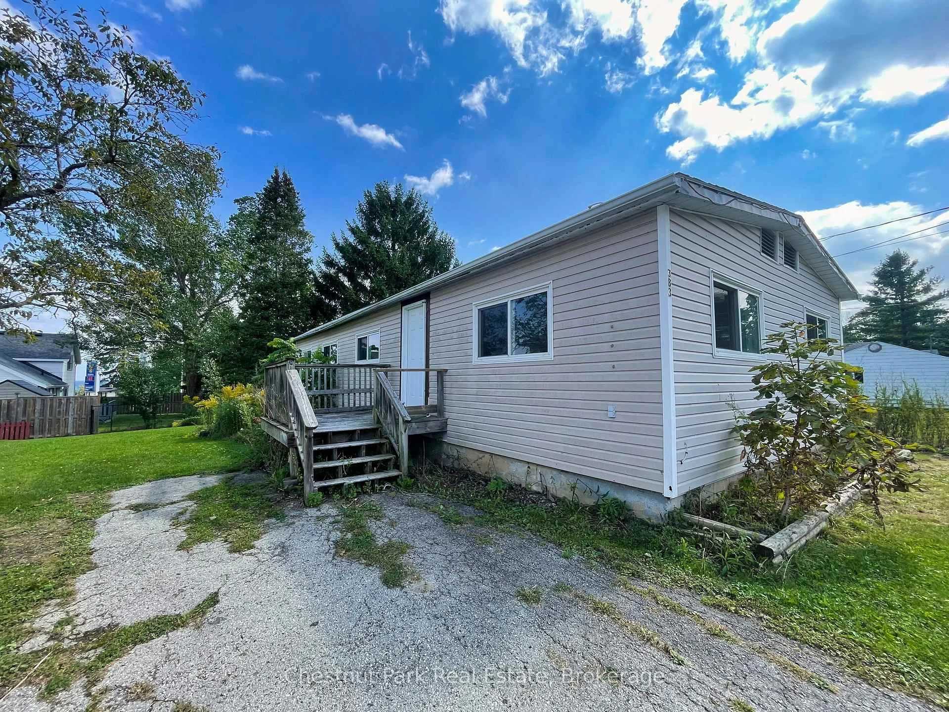 Photo of 383 Thompson Street