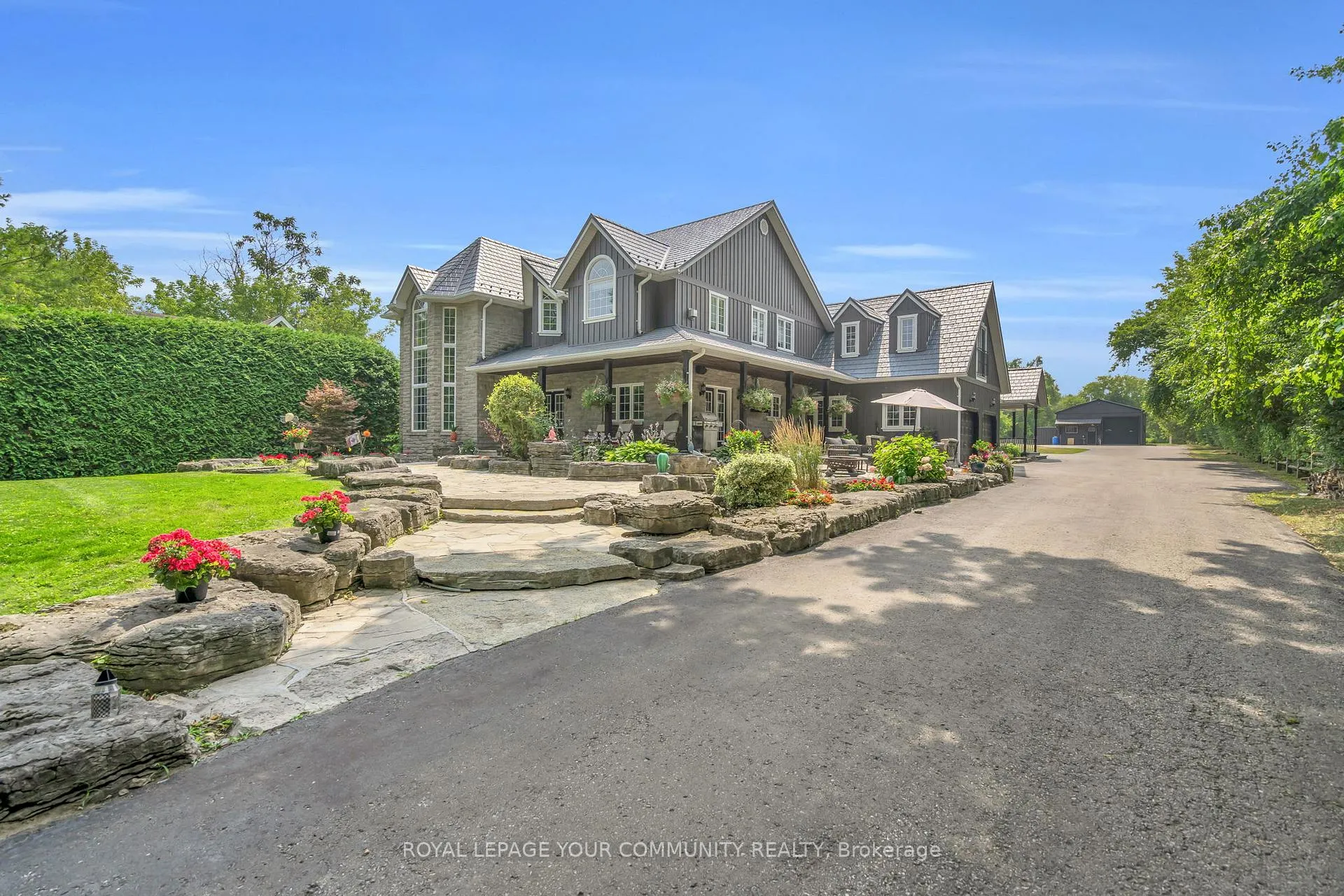 Front of 515 Lake Drive E