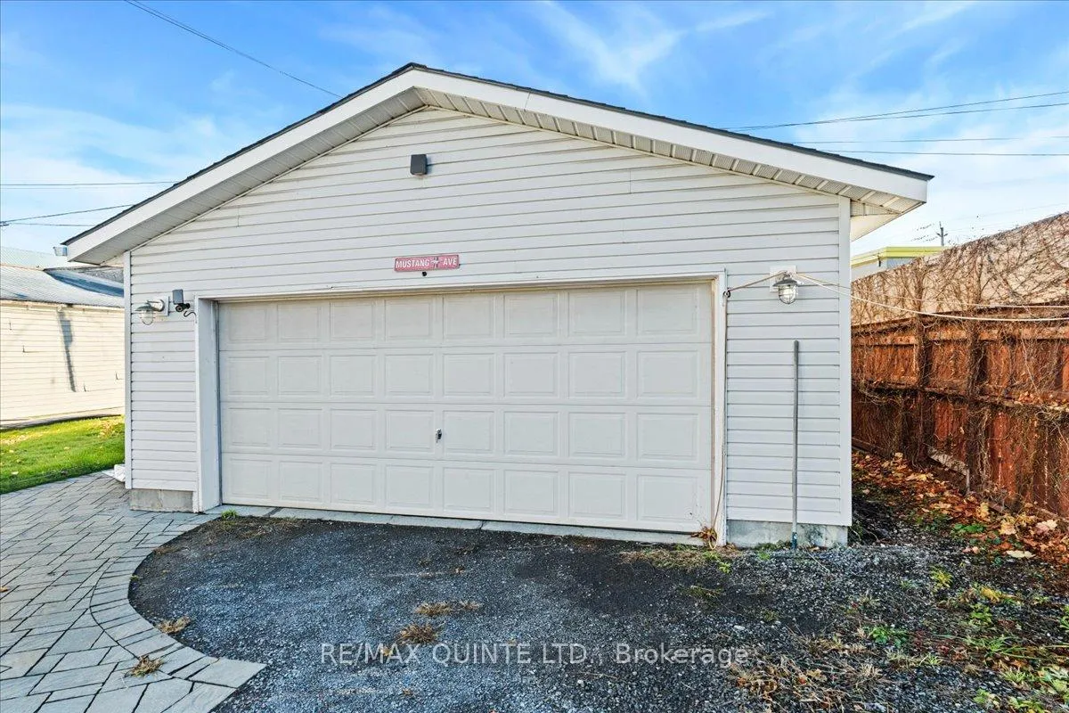 Photo 5 of 15 Gordon Street, Belleville, Belleville Ward — HOMEH
