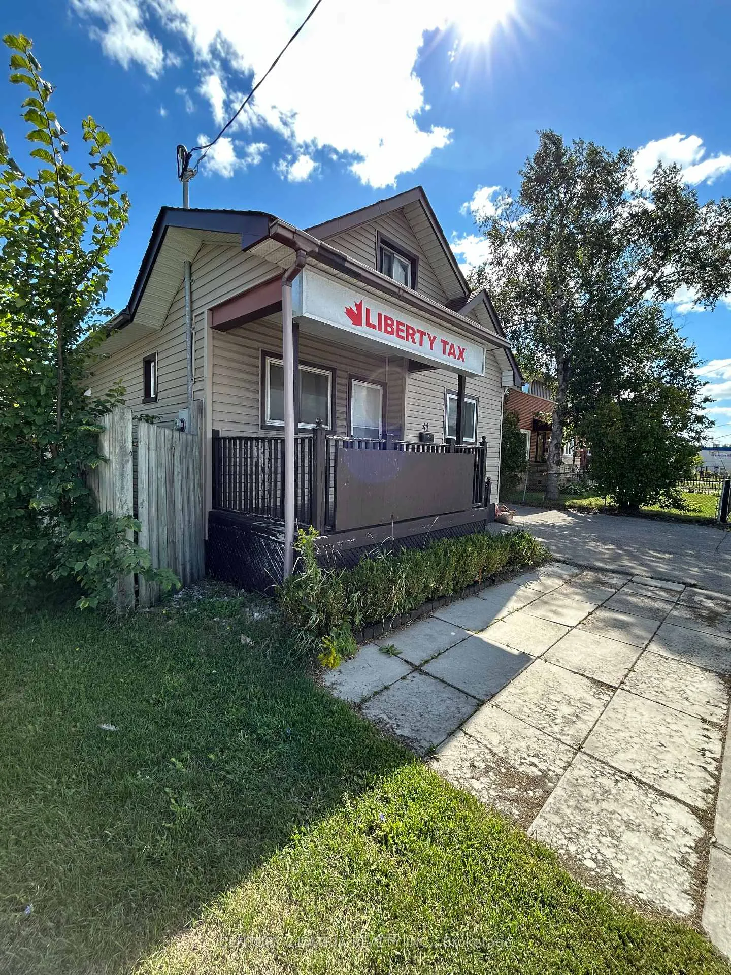 Photo 3 of 41 Bloor Street E, Oshawa, Lakeview — HOMEH