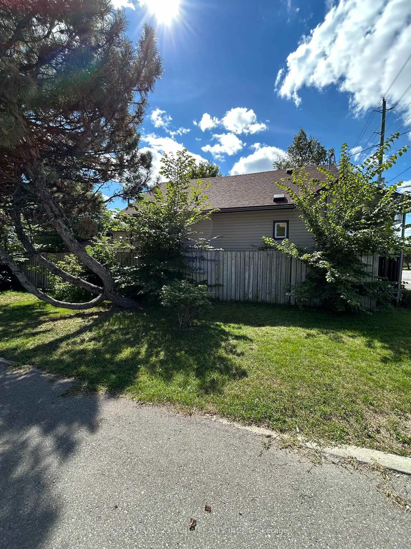 Photo 5 of 41 Bloor Street E, Oshawa, Lakeview — HOMEH