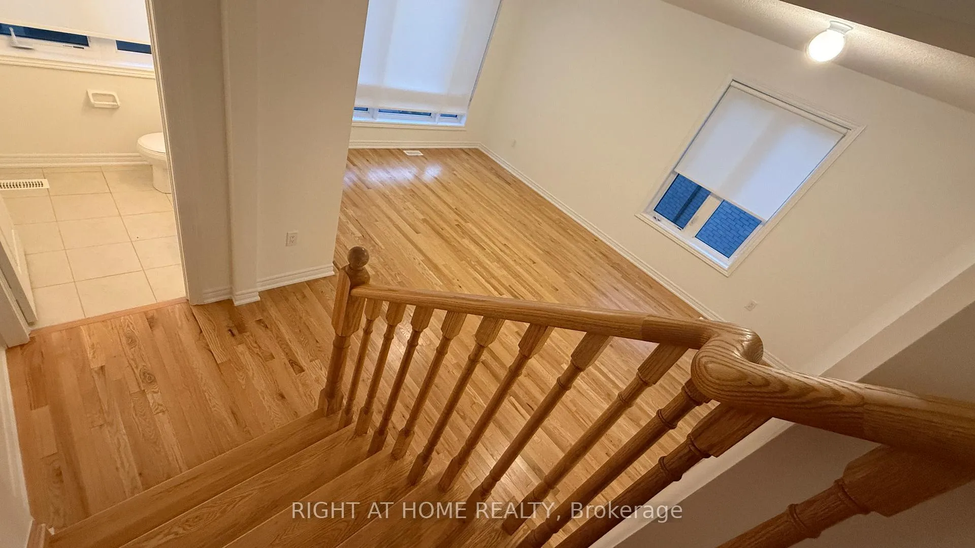Photo 7 of 19 Steamboat Way, Whitby, Port Whitby — HOMEH
