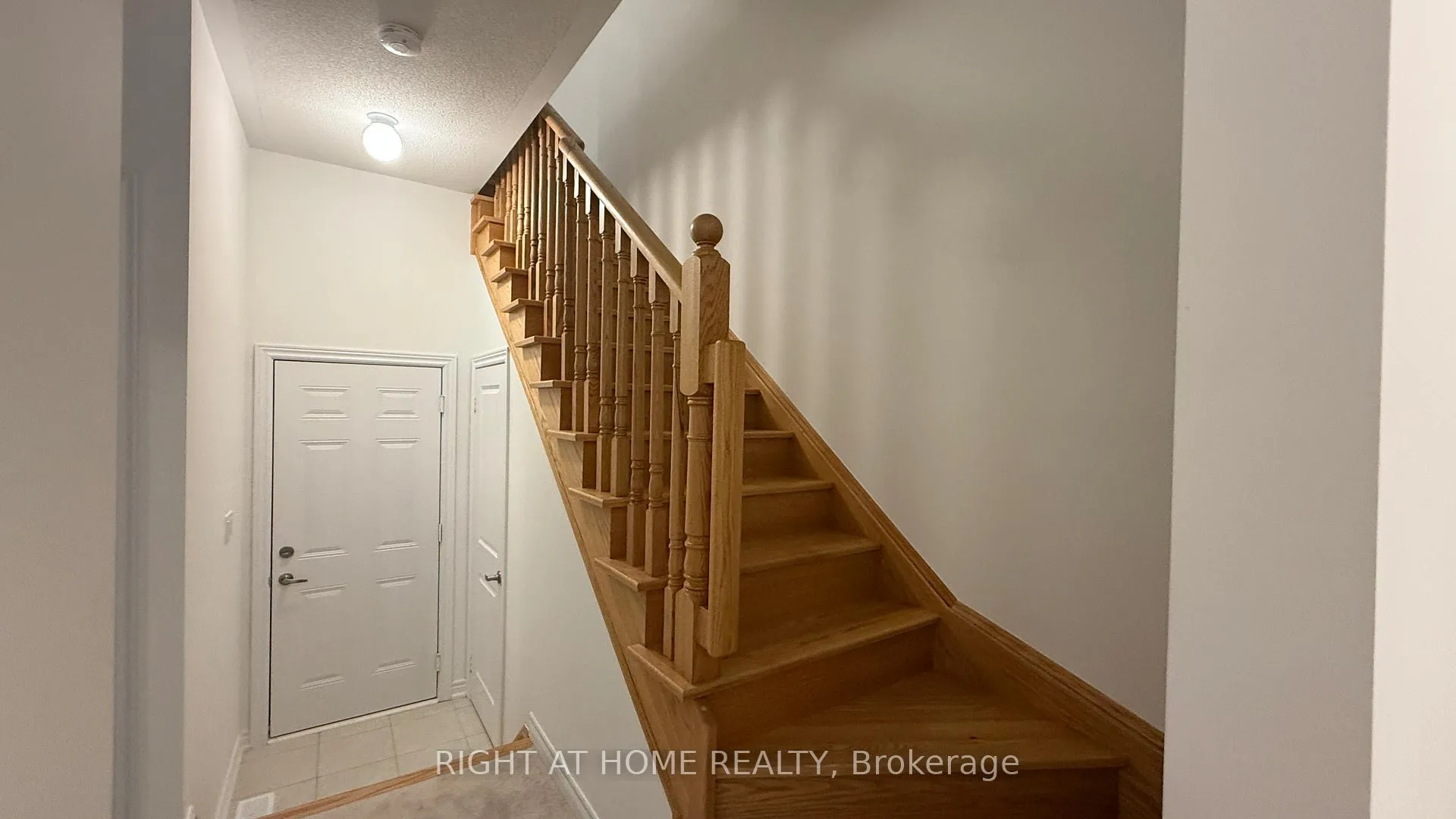Photo 8 of 19 Steamboat Way, Whitby, Port Whitby — HOMEH