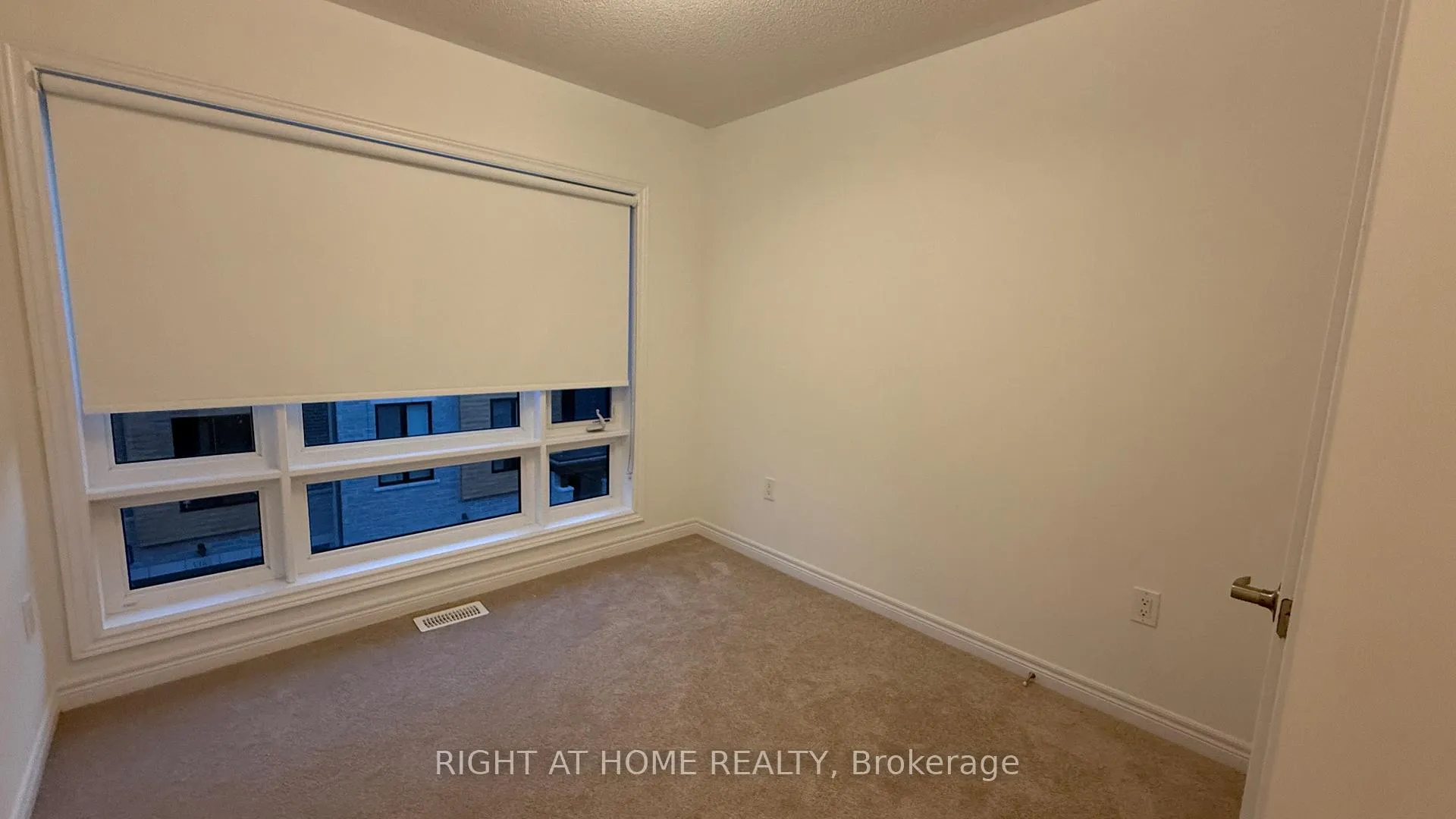 Photo 11 of 19 Steamboat Way, Whitby, Port Whitby — HOMEH