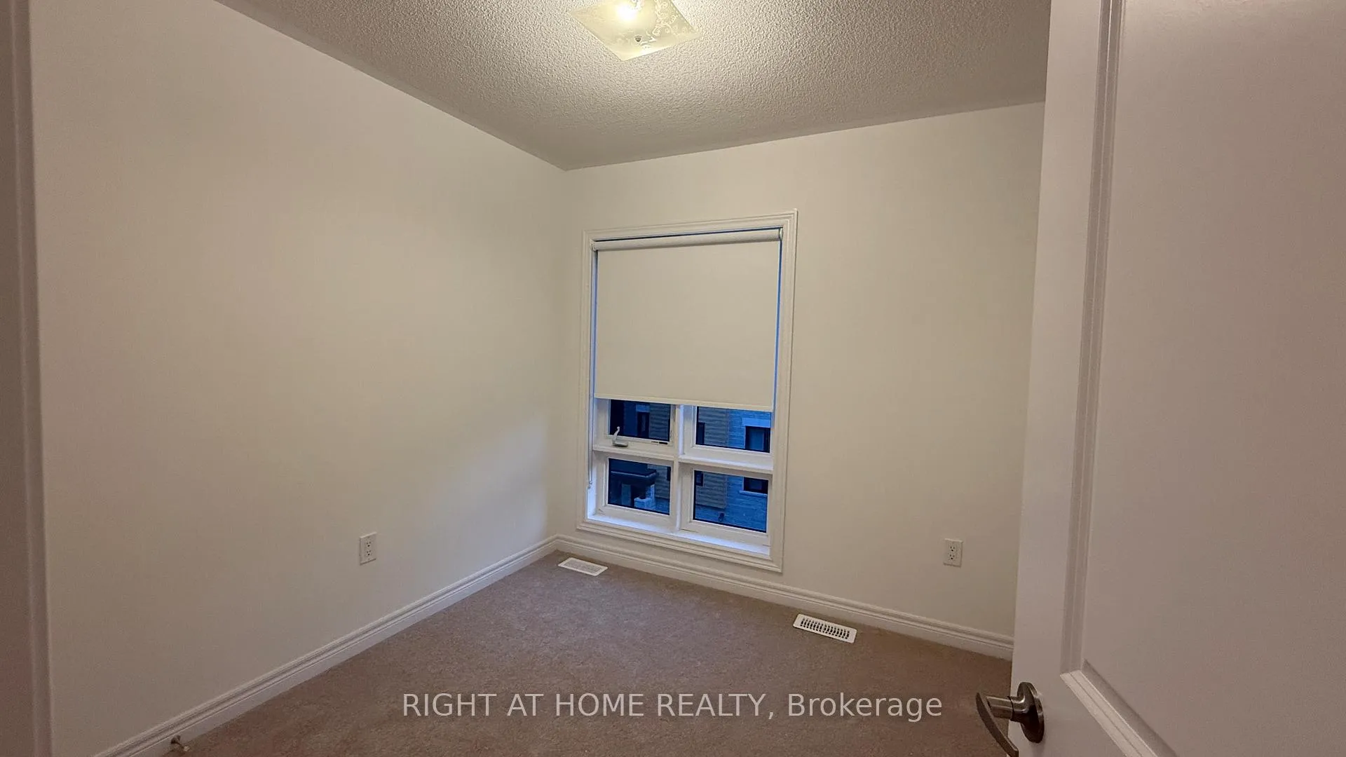 Photo 12 of 19 Steamboat Way, Whitby, Port Whitby — HOMEH