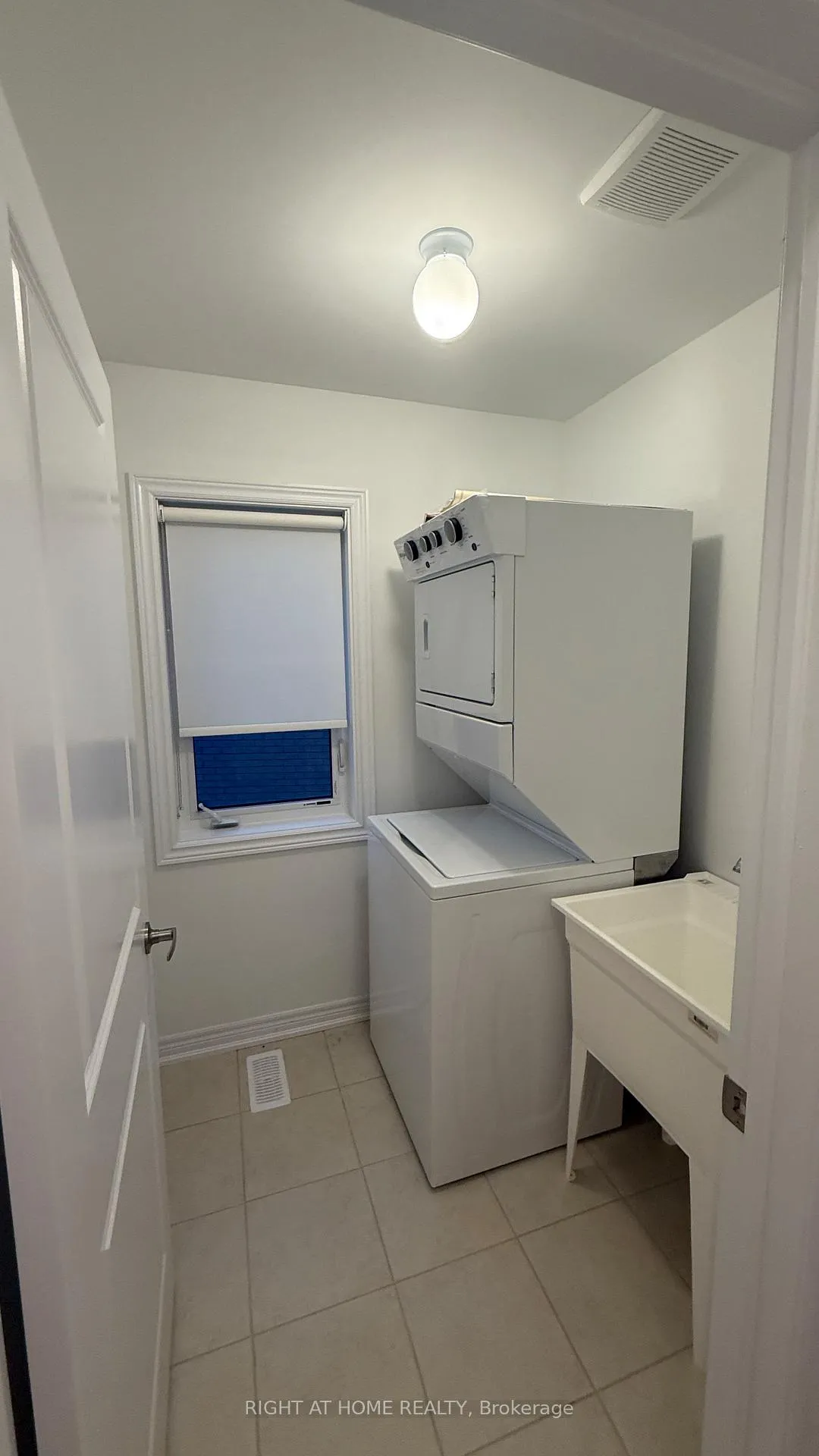 Photo 17 of 19 Steamboat Way, Whitby, Port Whitby — HOMEH