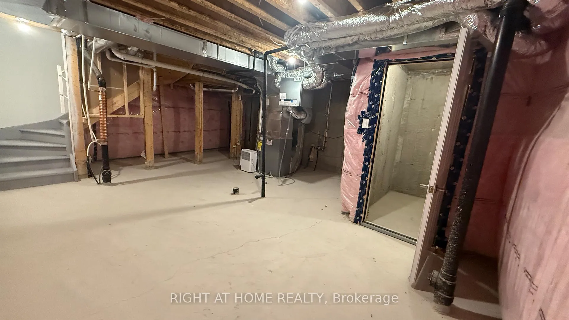 Photo 18 of 19 Steamboat Way, Whitby, Port Whitby — HOMEH