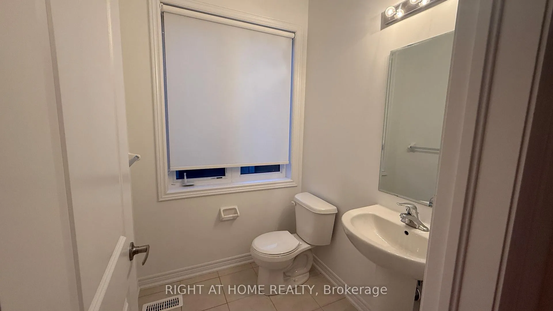 Photo 20 of 19 Steamboat Way, Whitby, Port Whitby — HOMEH