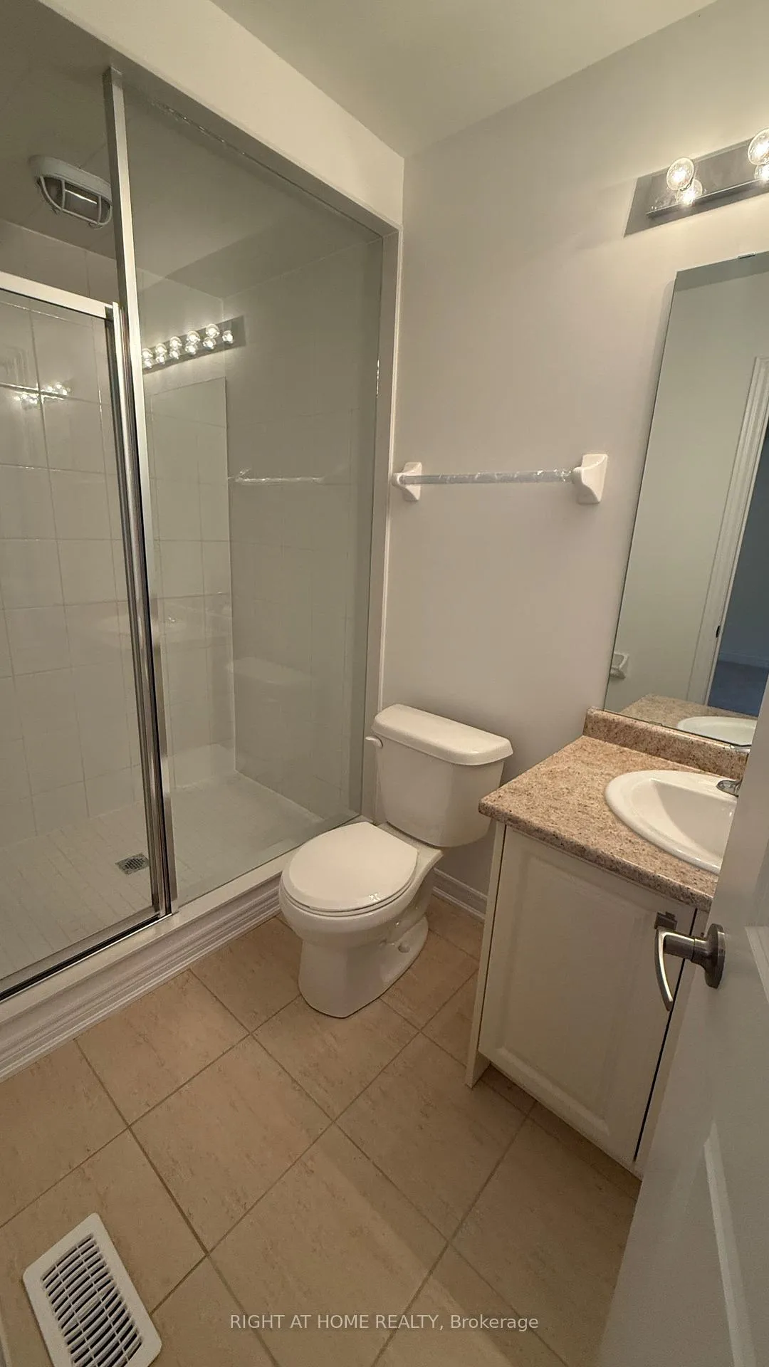 Photo 21 of 19 Steamboat Way, Whitby, Port Whitby — HOMEH
