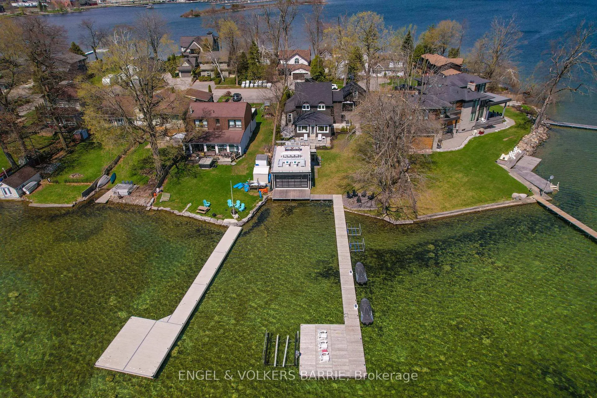 Photo 2 of 201 Cedar Island Road, Orillia — HOMEH