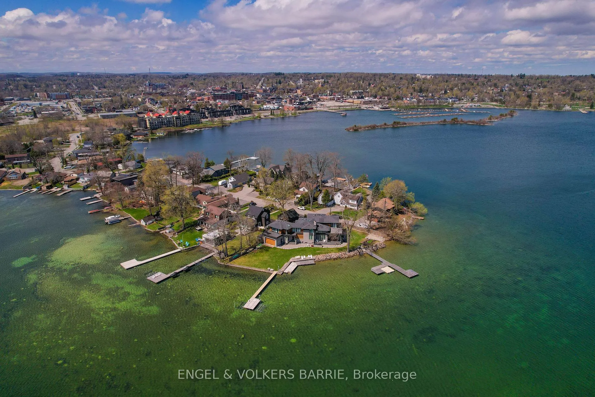 Photo 3 of 201 Cedar Island Road, Orillia — HOMEH