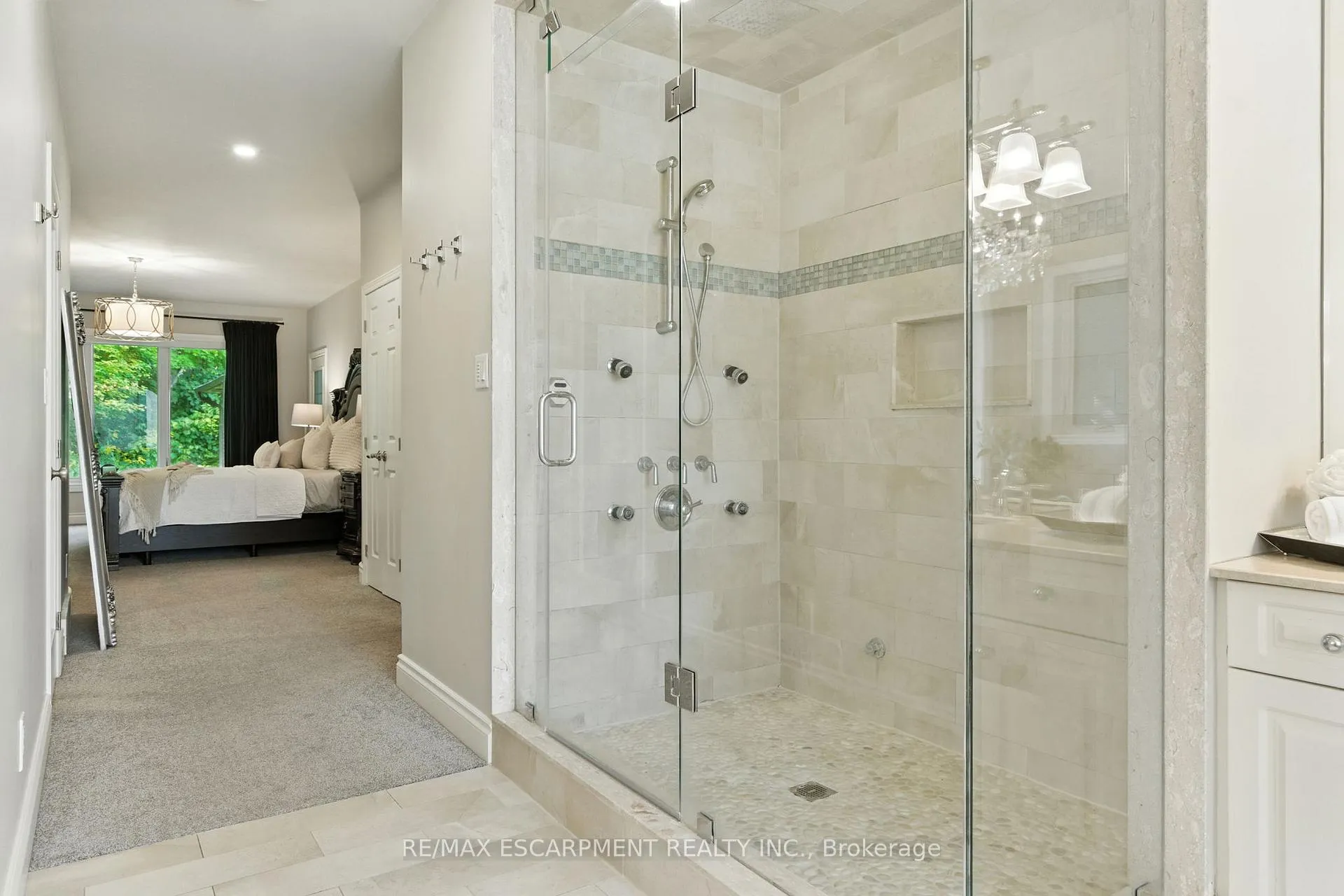 Photo 10 of 26 Parkshore Place, Hamilton, Rural Flamborough — HOMEH