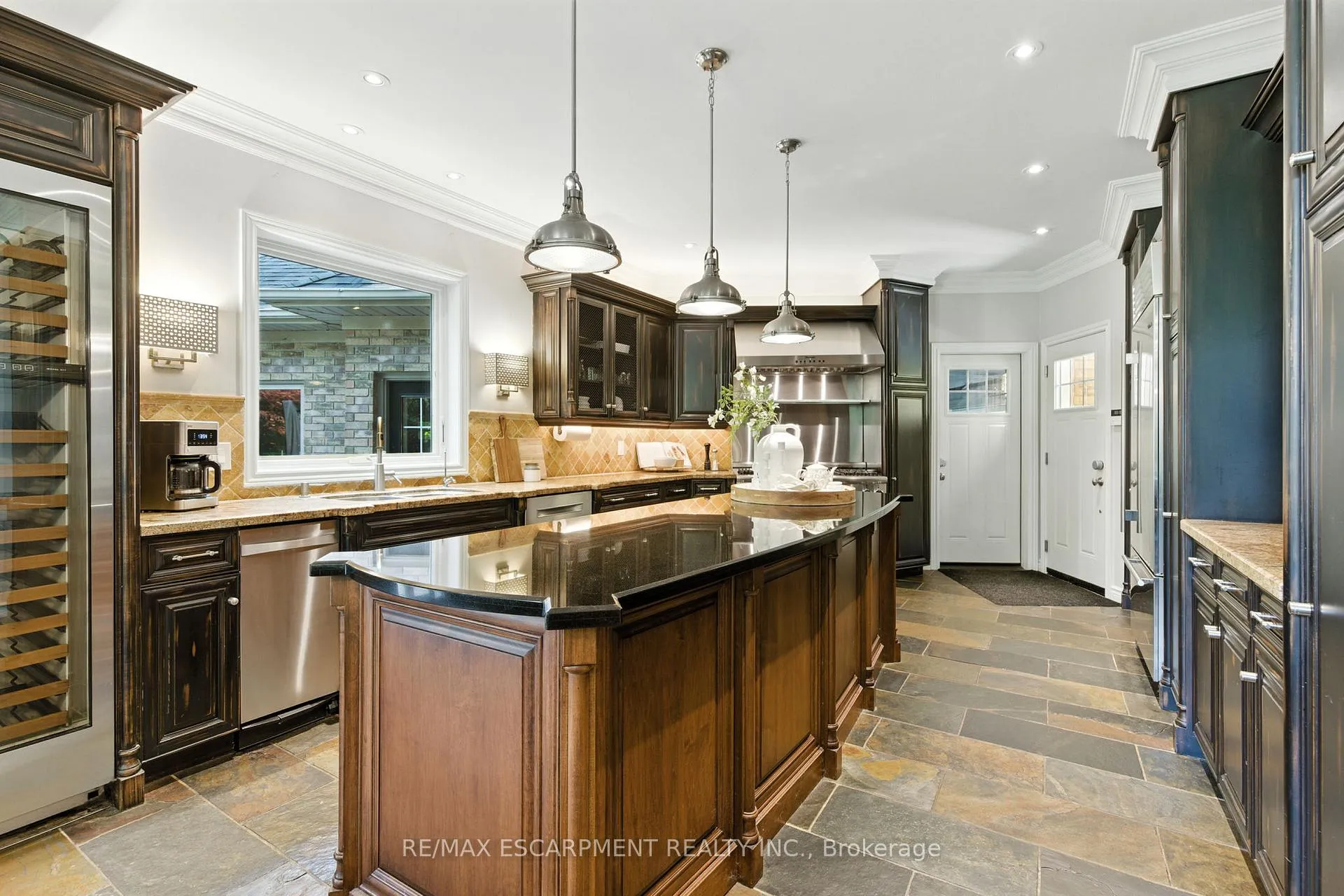 Photo 23 of 26 Parkshore Place, Hamilton, Rural Flamborough — HOMEH