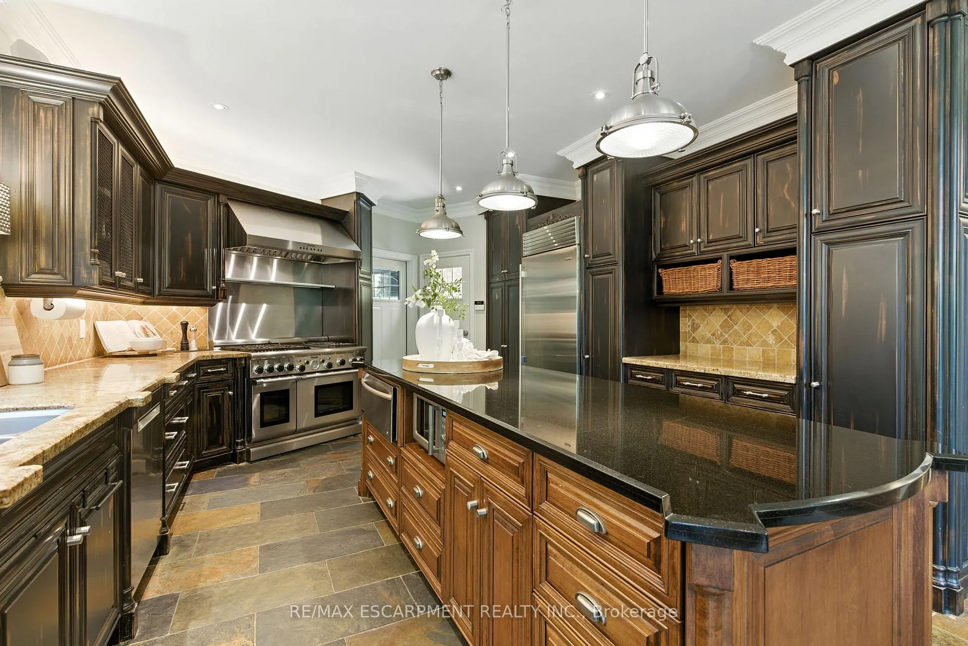 Photo 24 of 26 Parkshore Place, Hamilton, Rural Flamborough — HOMEH