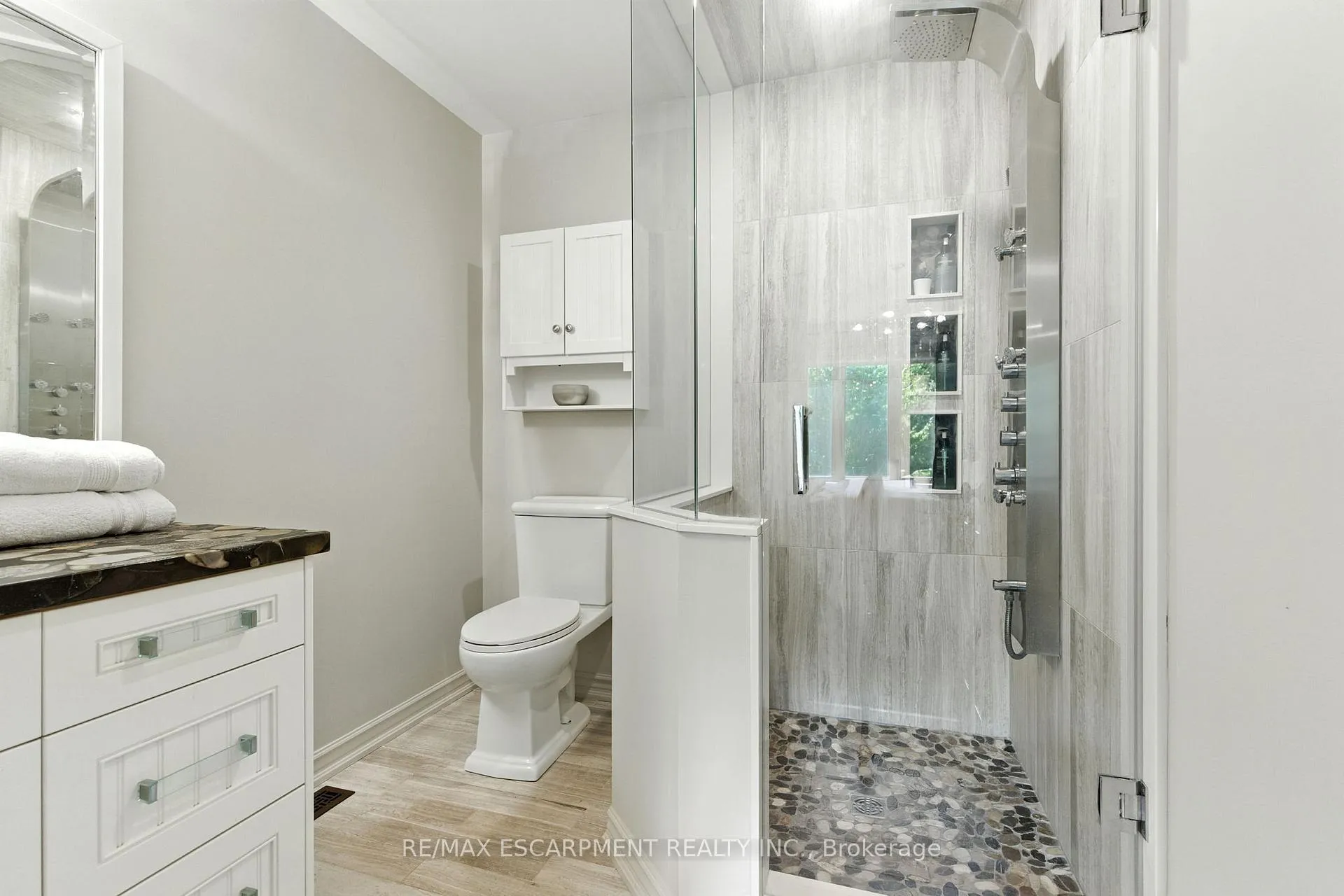 Photo 27 of 26 Parkshore Place, Hamilton, Rural Flamborough — HOMEH