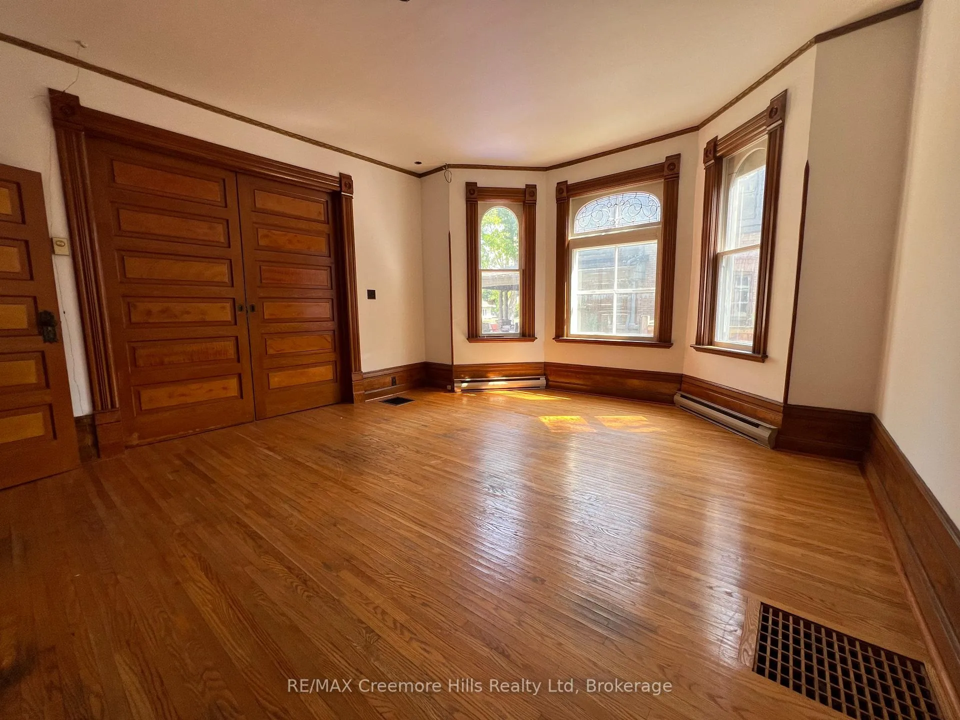 Photo 17 of 3 Wellington Street E, Clearview, Creemore — HOMEH
