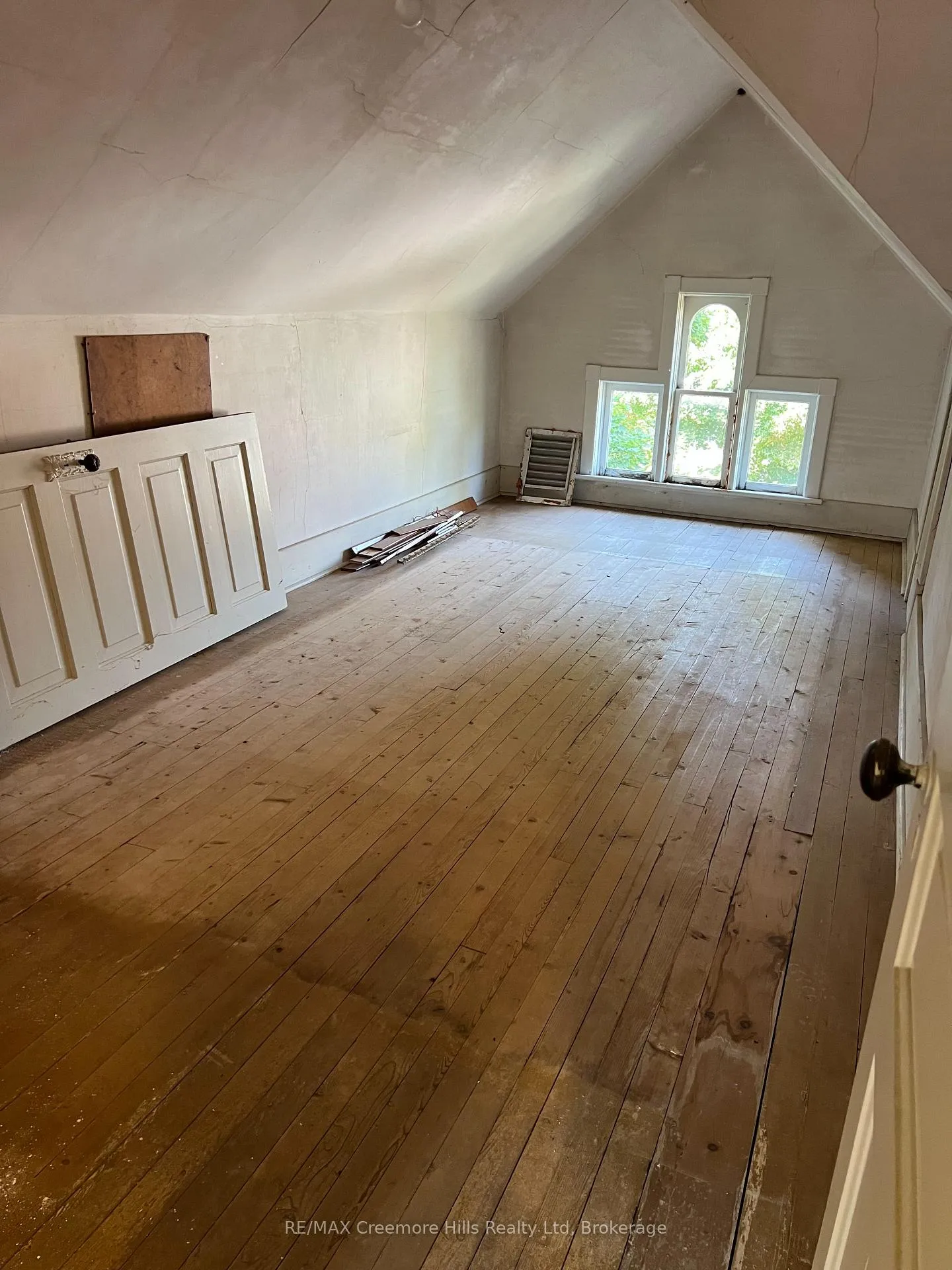 Photo 27 of 3 Wellington Street E, Clearview, Creemore — HOMEH