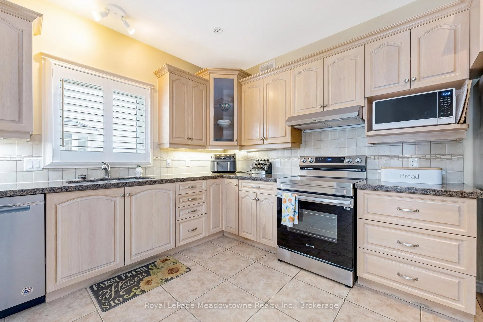 Photo 8 of 120 Gracehill Crescent, Hamilton, Freelton — HOMEH