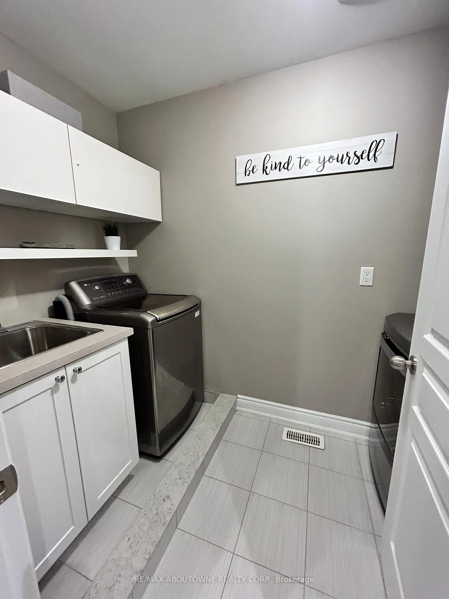 Photo 31 of 371 Hincks Drive, Milton, Clarke — HOMEH