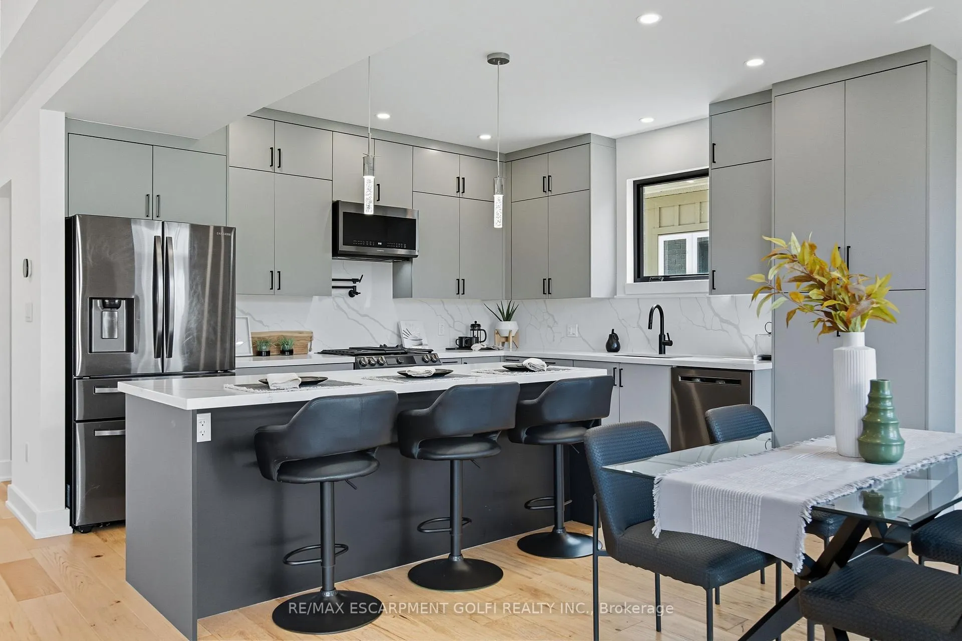 Photo 4 of 20 Ivy Crescent, Thorold, Confederation Heights — HOMEH