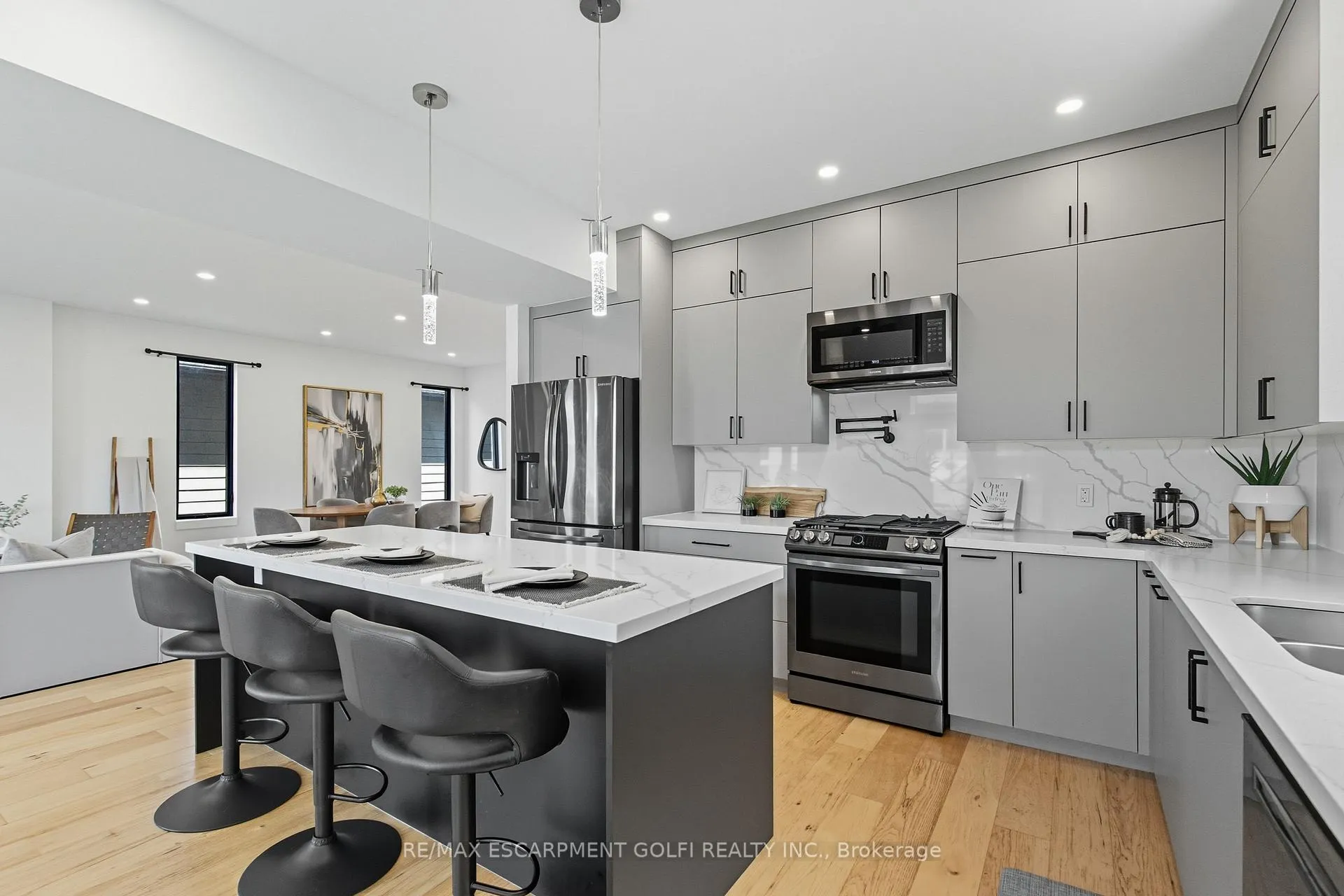 Photo 5 of 20 Ivy Crescent, Thorold, Confederation Heights — HOMEH