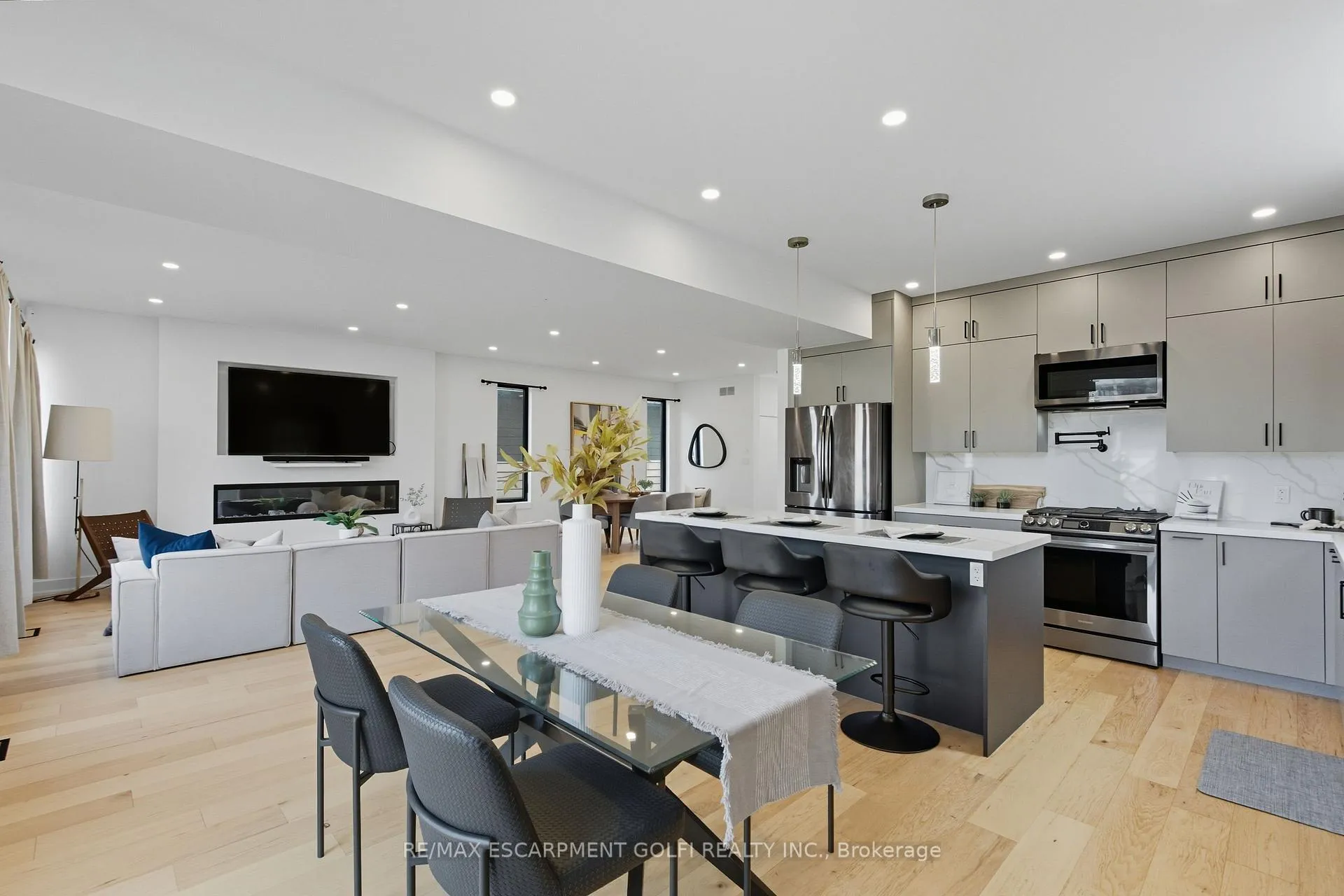 Photo 6 of 20 Ivy Crescent, Thorold, Confederation Heights — HOMEH