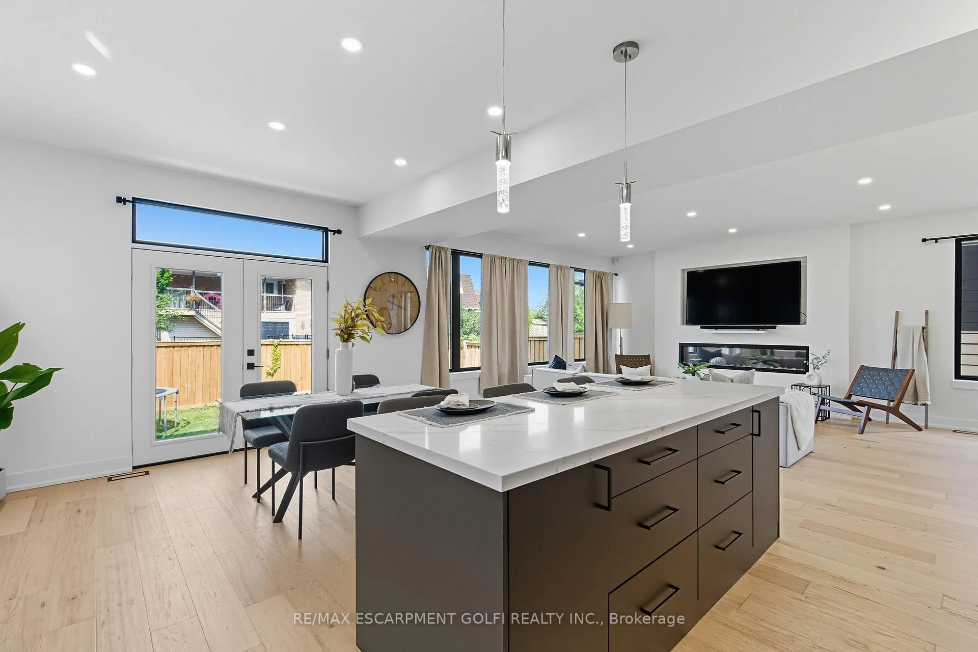 Photo 7 of 20 Ivy Crescent, Thorold, Confederation Heights — HOMEH
