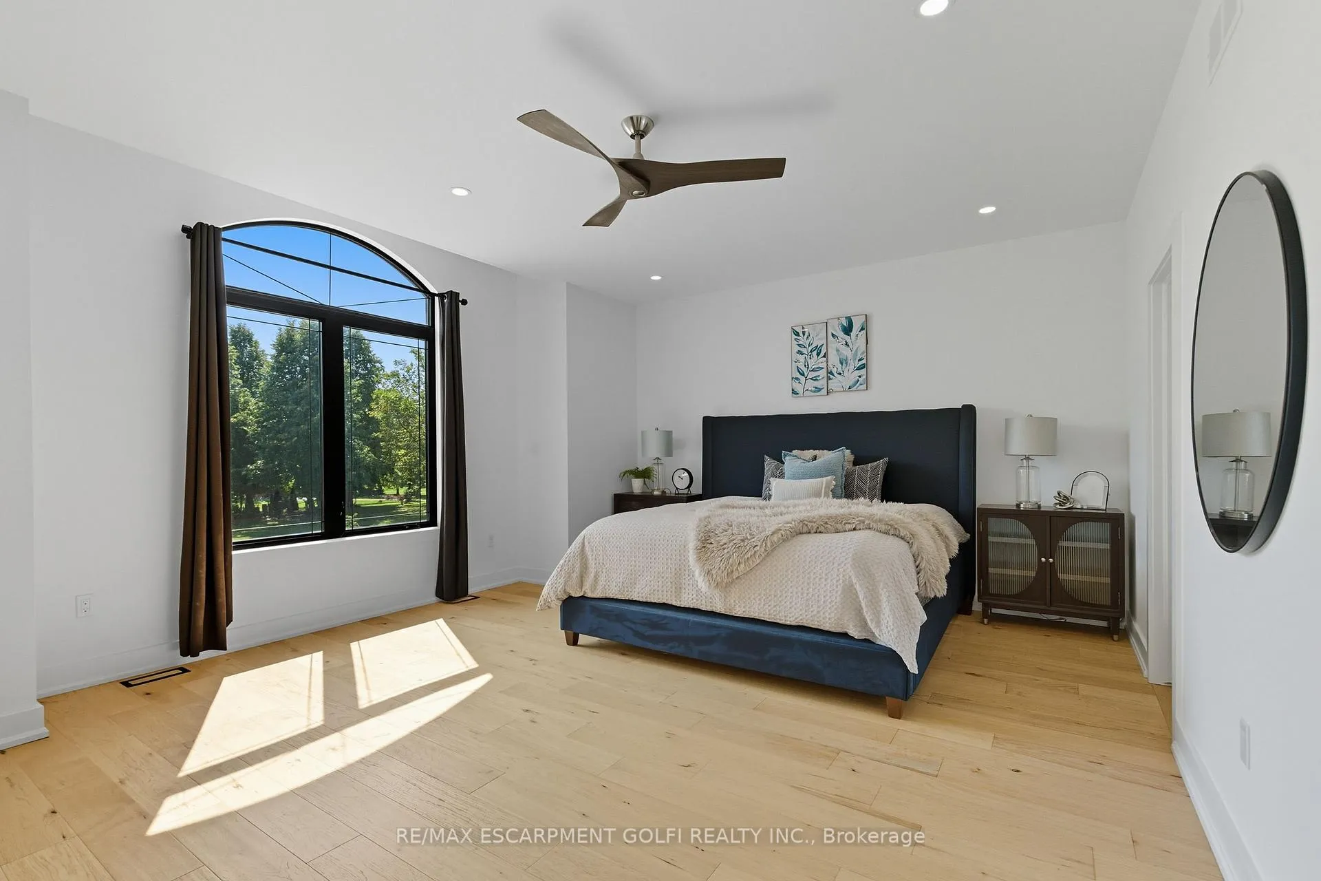 Photo 17 of 20 Ivy Crescent, Thorold, Confederation Heights — HOMEH