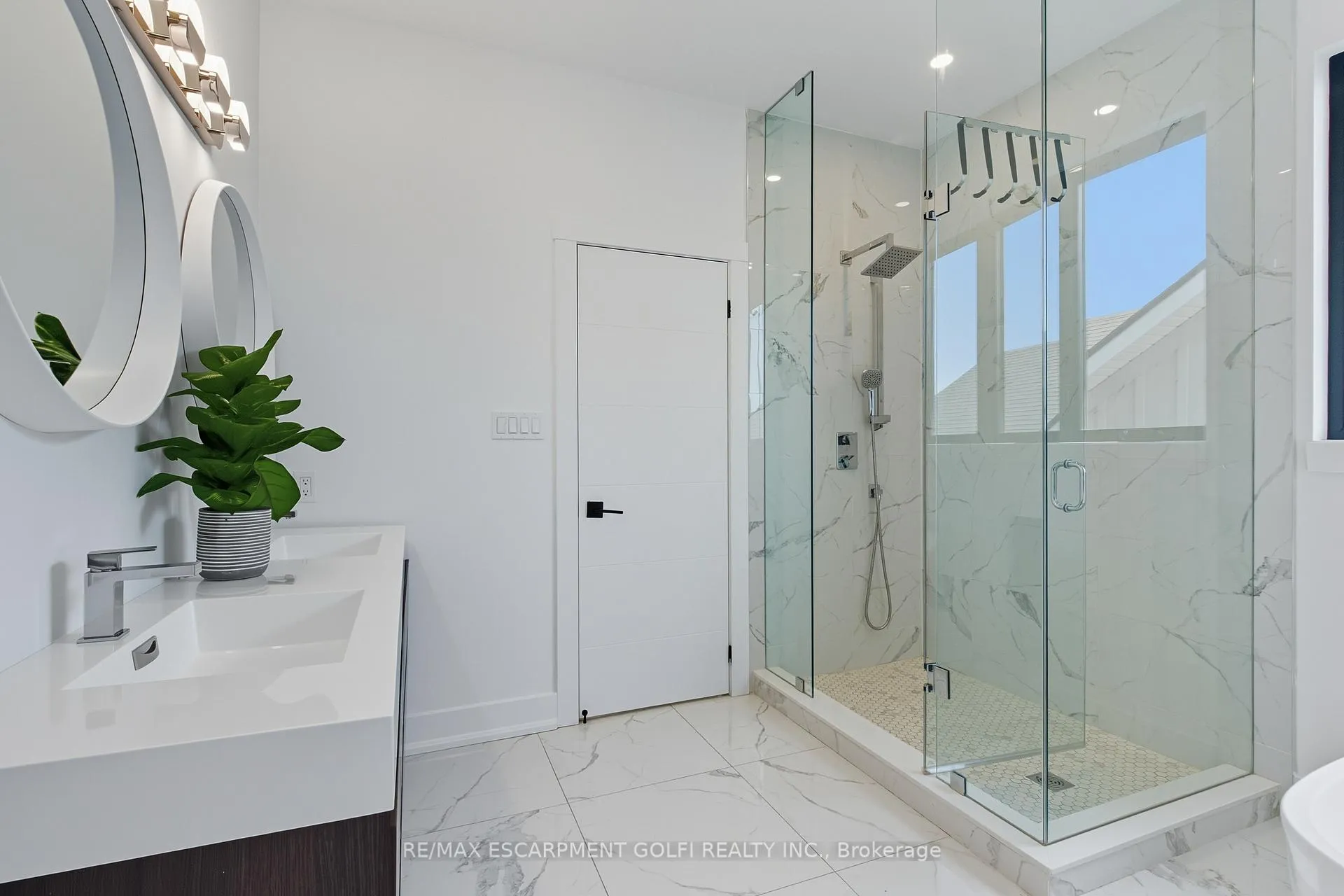 Photo 21 of 20 Ivy Crescent, Thorold, Confederation Heights — HOMEH