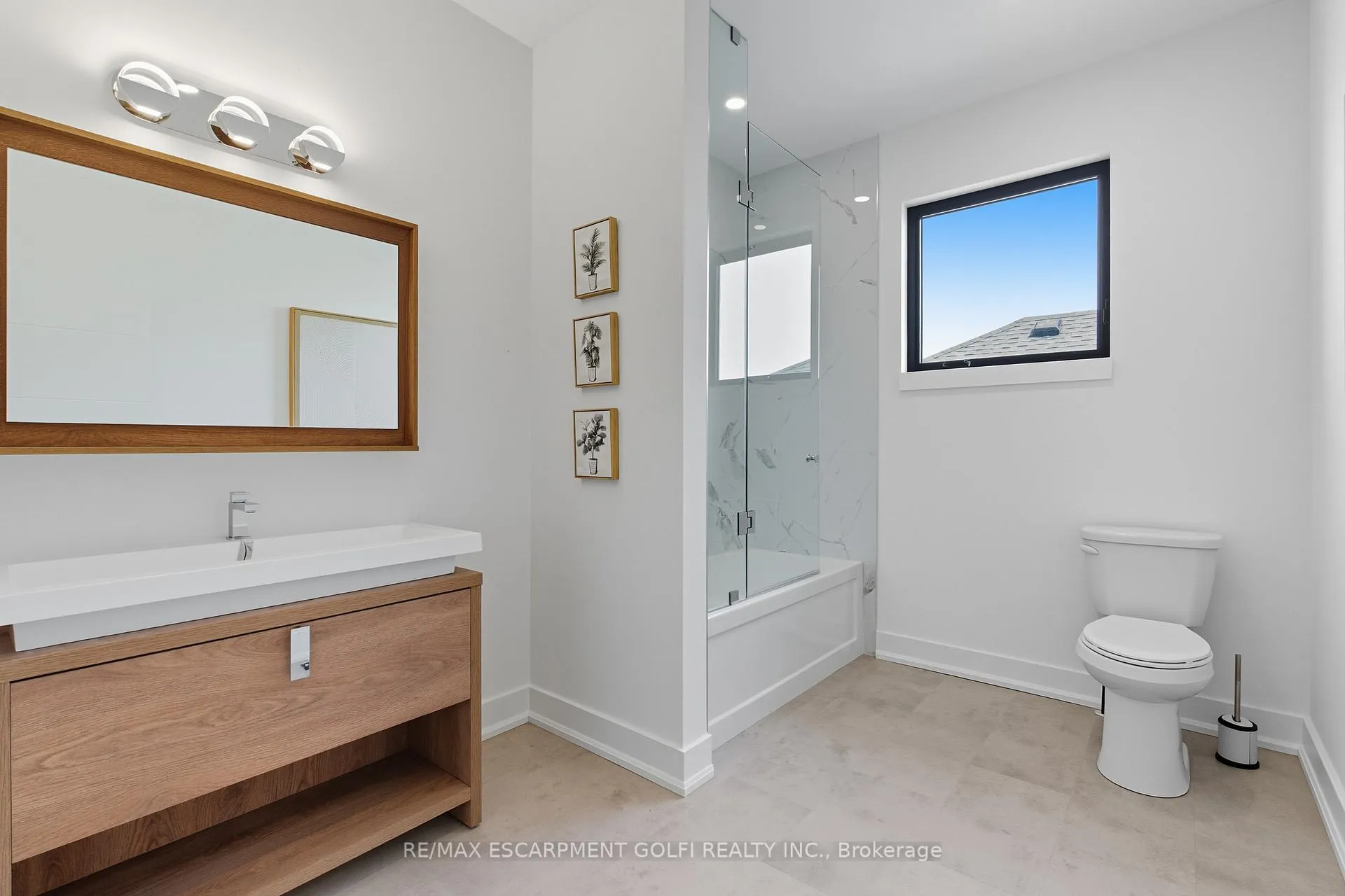 Photo 23 of 20 Ivy Crescent, Thorold, Confederation Heights — HOMEH