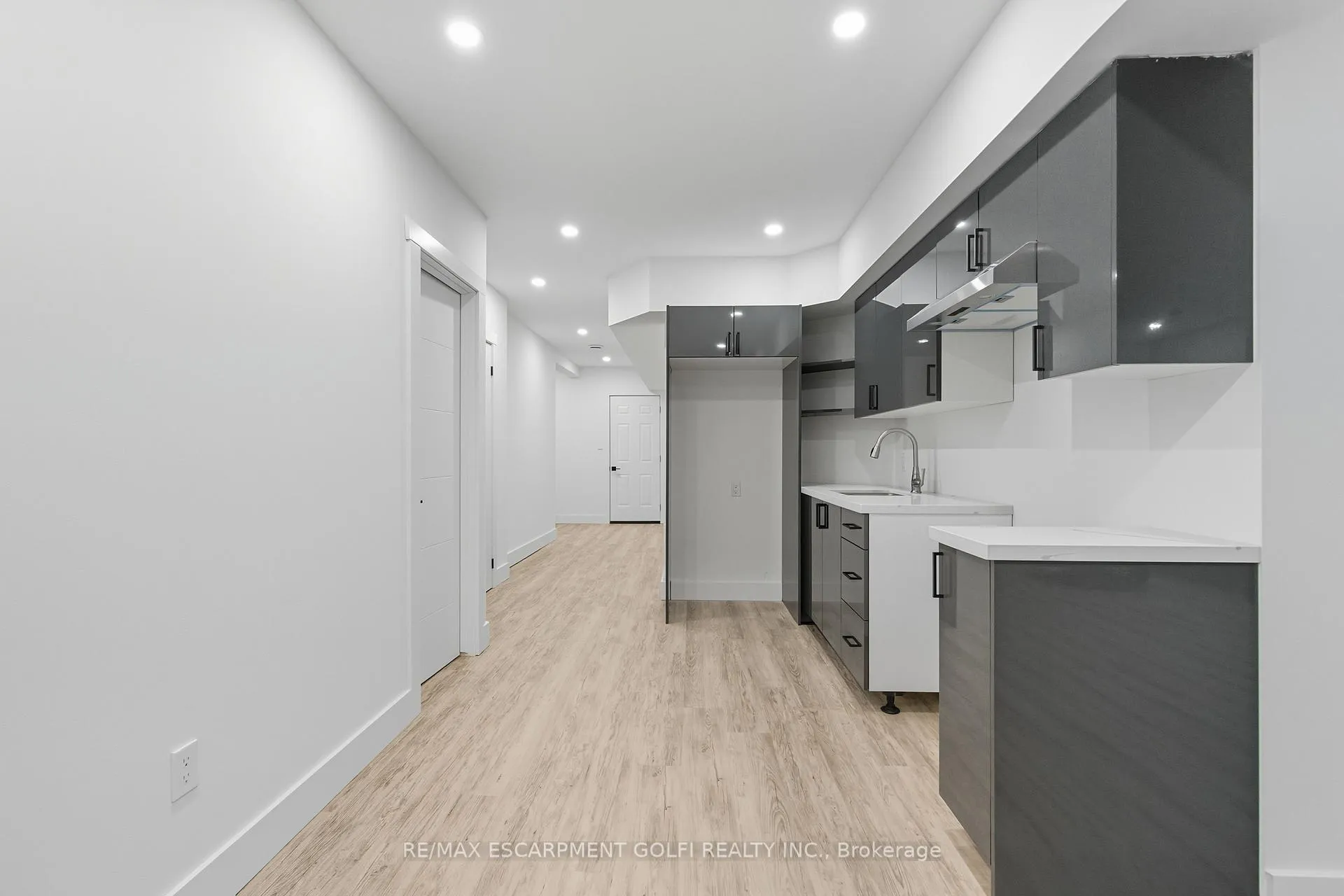 Photo 26 of 20 Ivy Crescent, Thorold, Confederation Heights — HOMEH